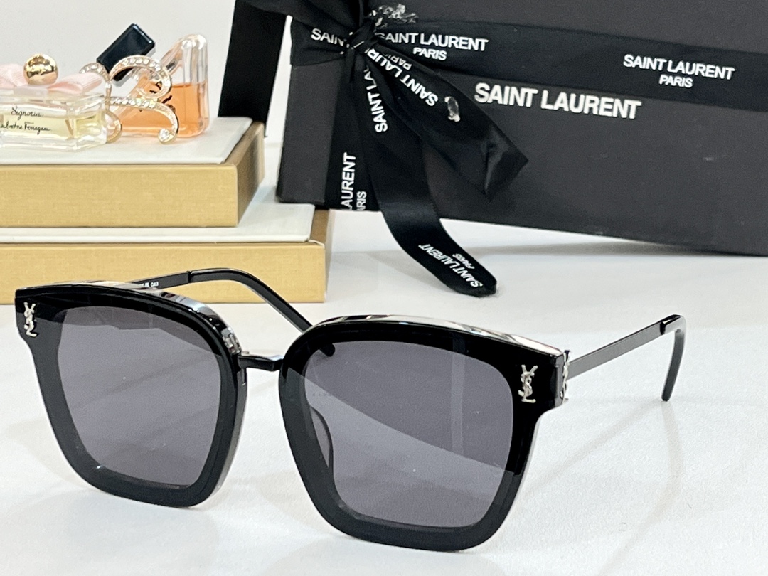 SaintLauren*ModSL321Size64-15-145