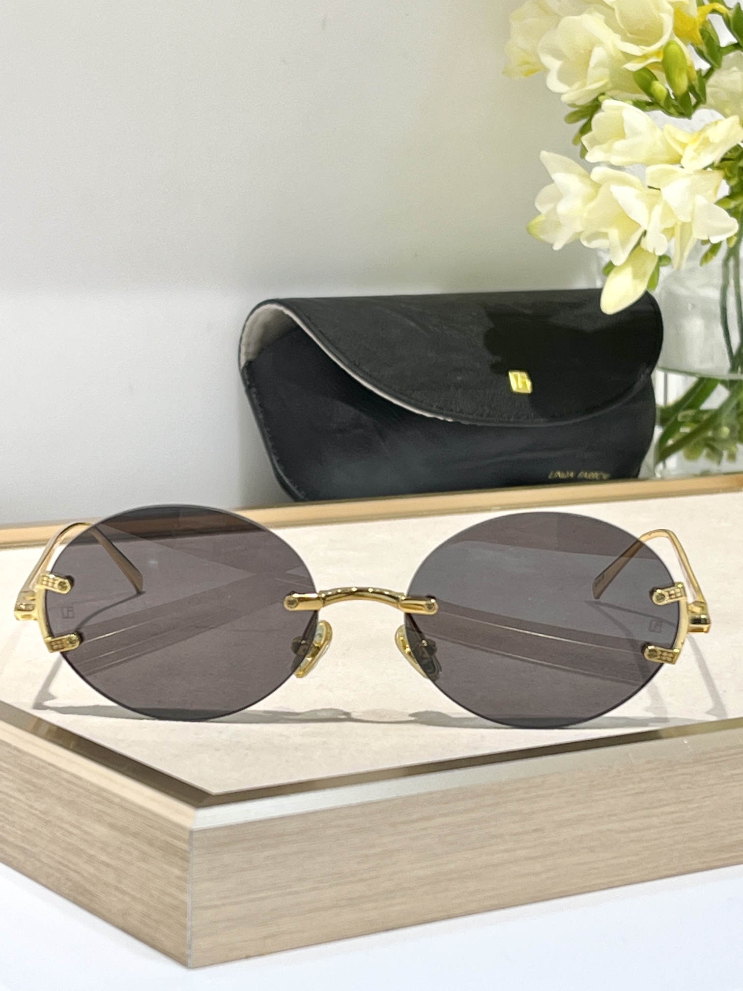  lindafarrow 
LFL1130 
size53口19-140〰️
无框金丝

