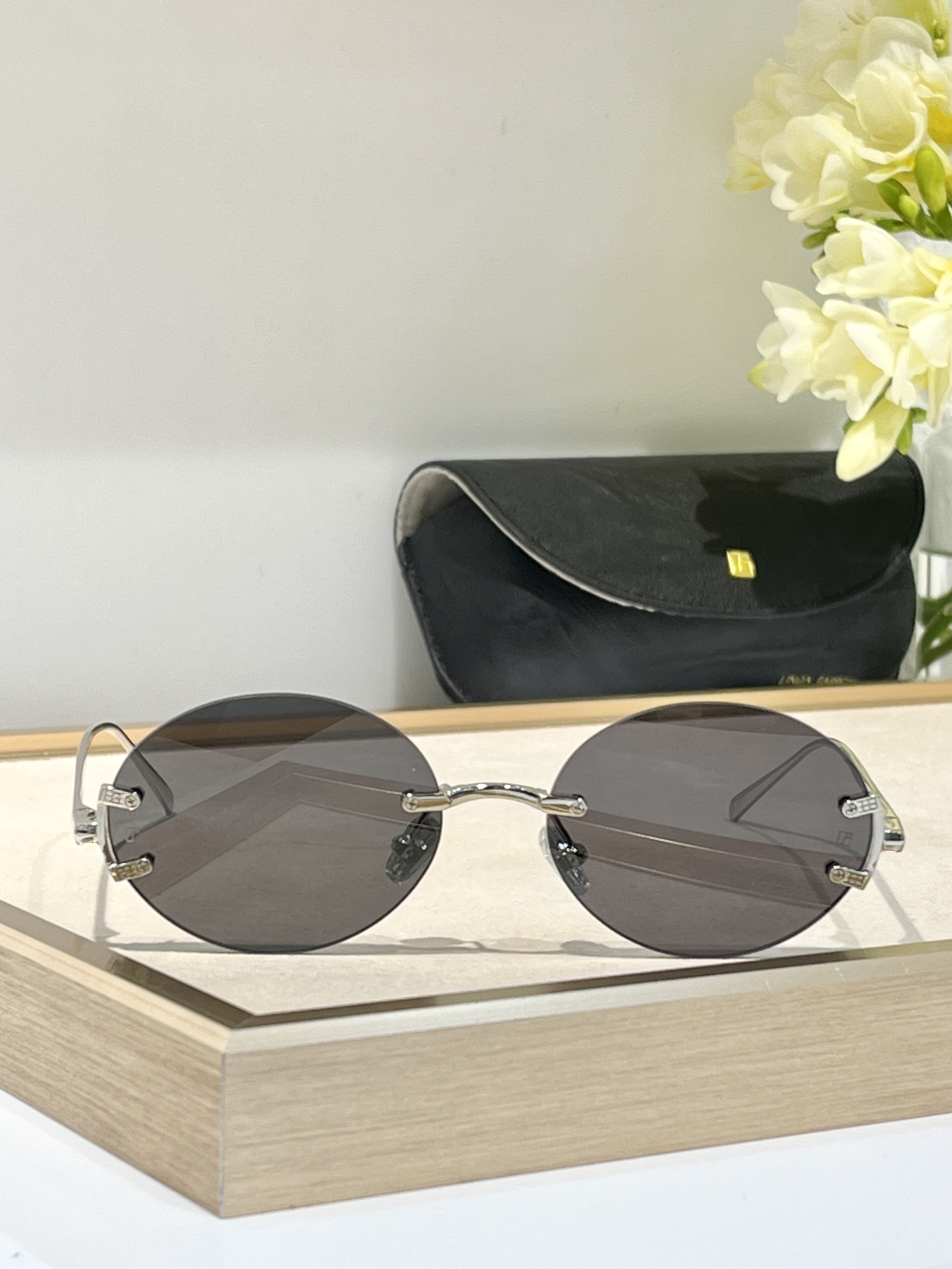  lindafarrow 
LFL1130 
size53口19-140〰️
无框金丝

