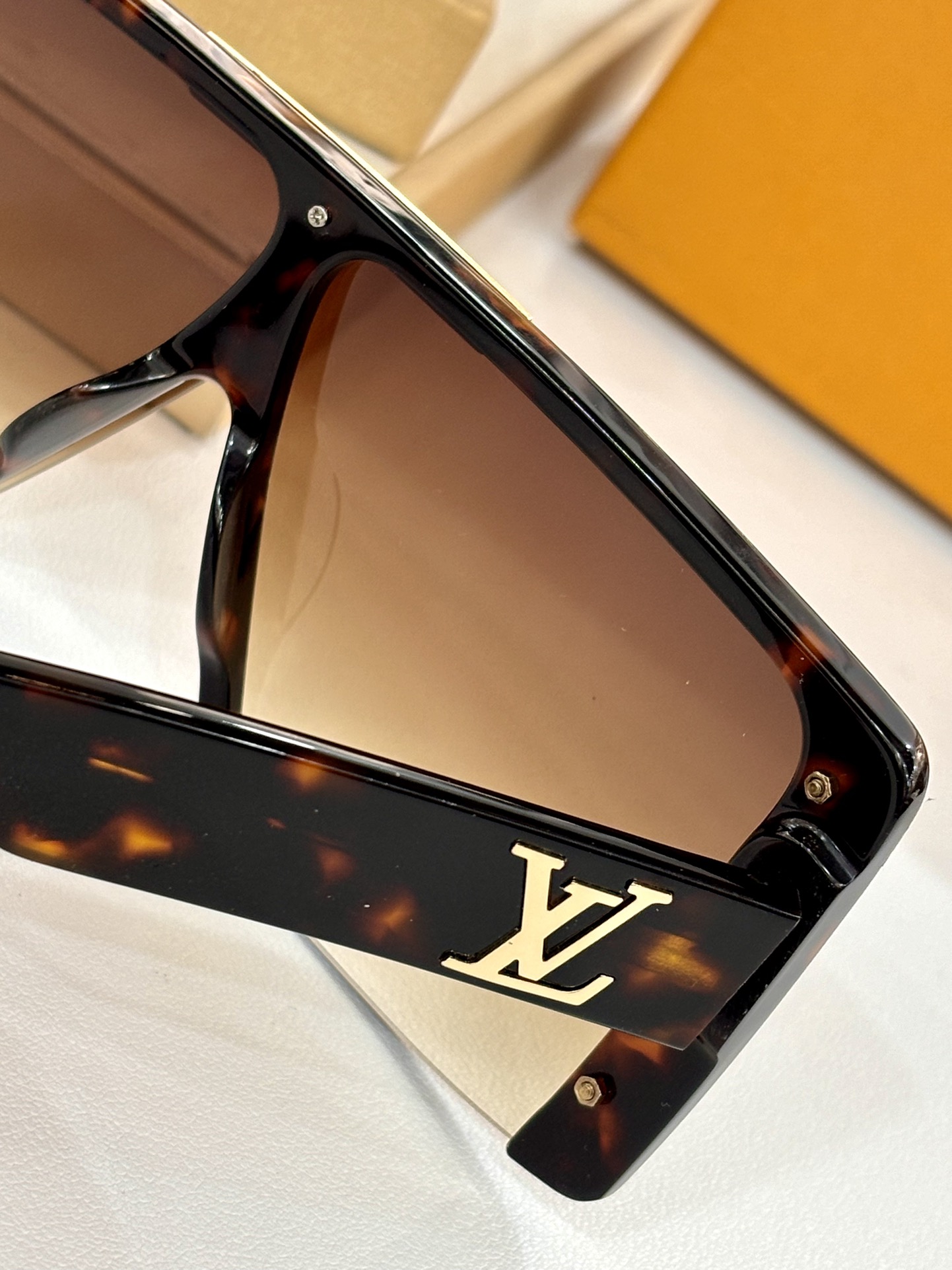 LOUI*VUITTON*1560连体镜️