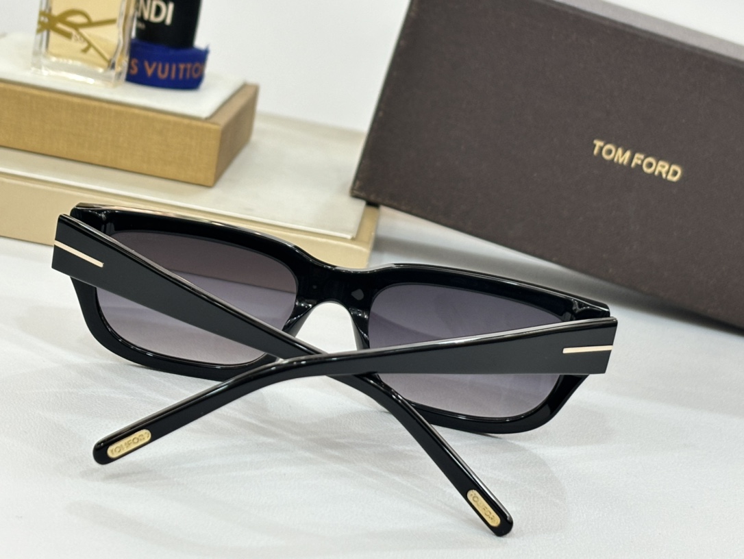 TOMFORDFT1075Size:54-19-140