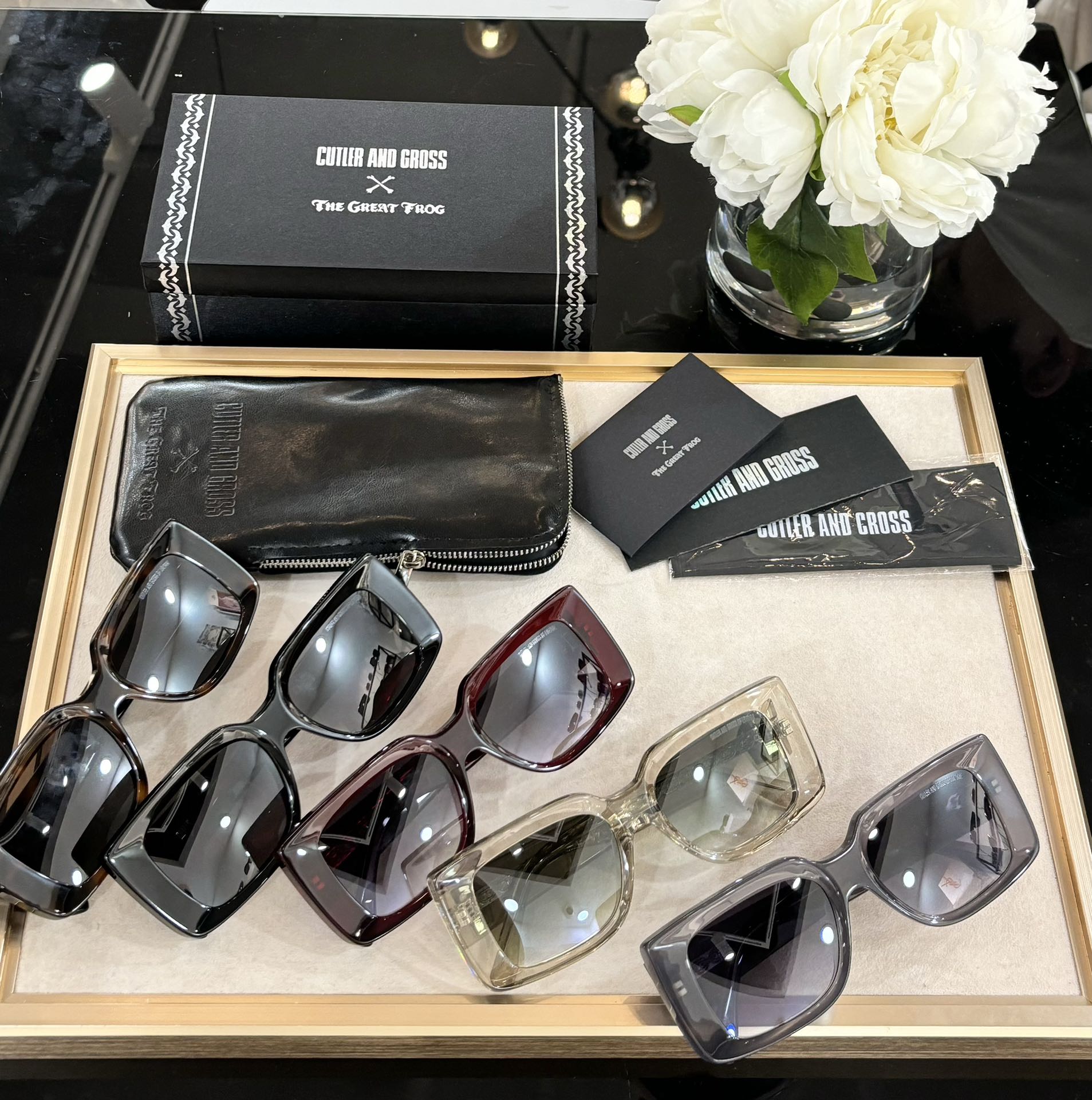  CUTLER AND GROSS
Mod：GFSN-001
size：54口18-150
备受期待的德