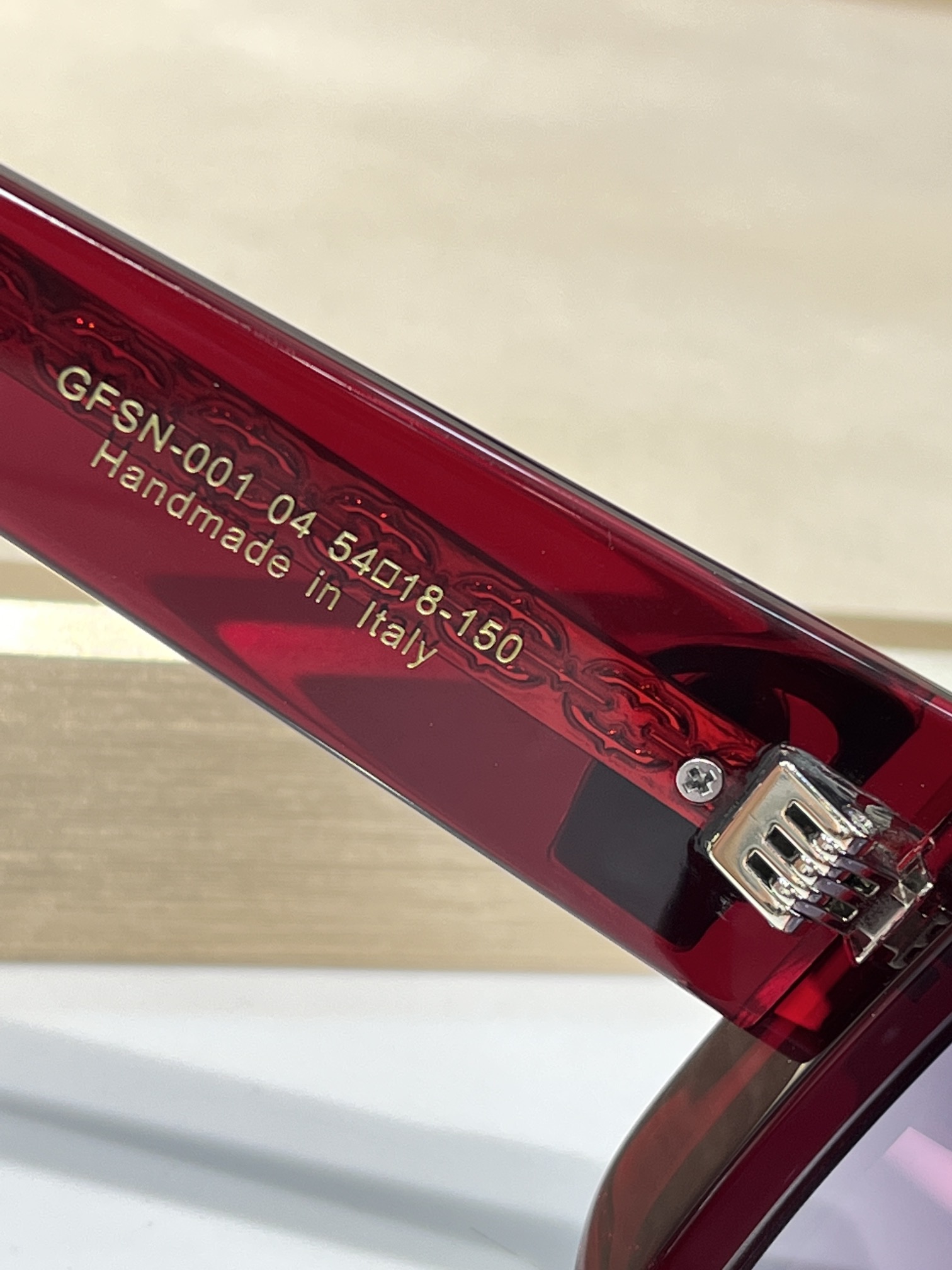  CUTLER AND GROSS
Mod：GFSN-001
size：54口18-150
备受期待的德