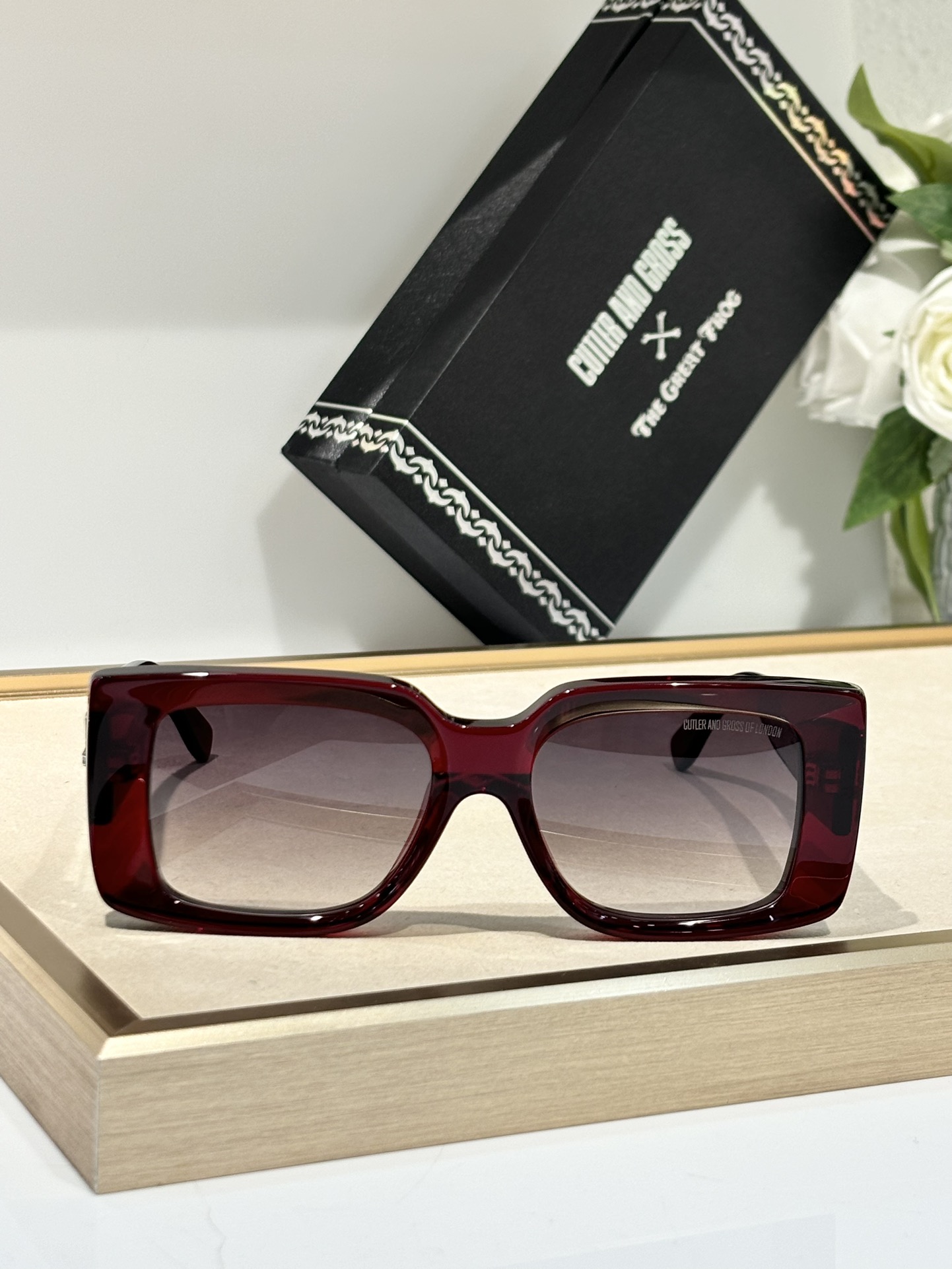  CUTLER AND GROSS
Mod：GFSN-001
size：54口18-150
备受期待的德