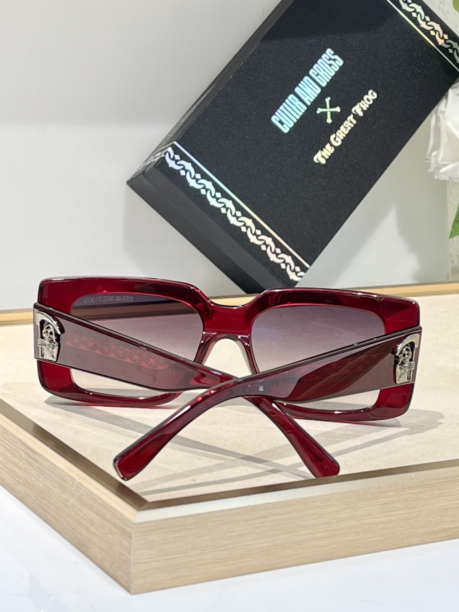  CUTLER AND GROSS
Mod：GFSN-001
size：54口18-150
备受期待的德