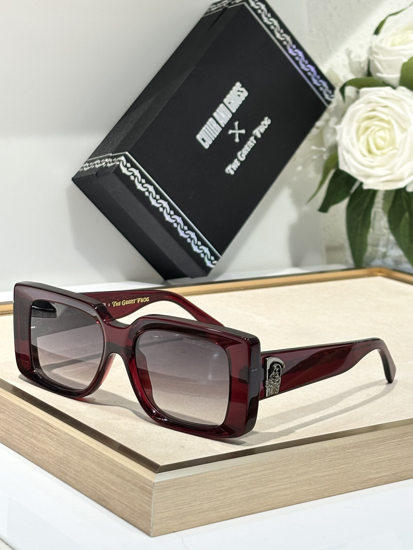  CUTLER AND GROSS
Mod：GFSN-001
size：54口18-150
备受期待的德