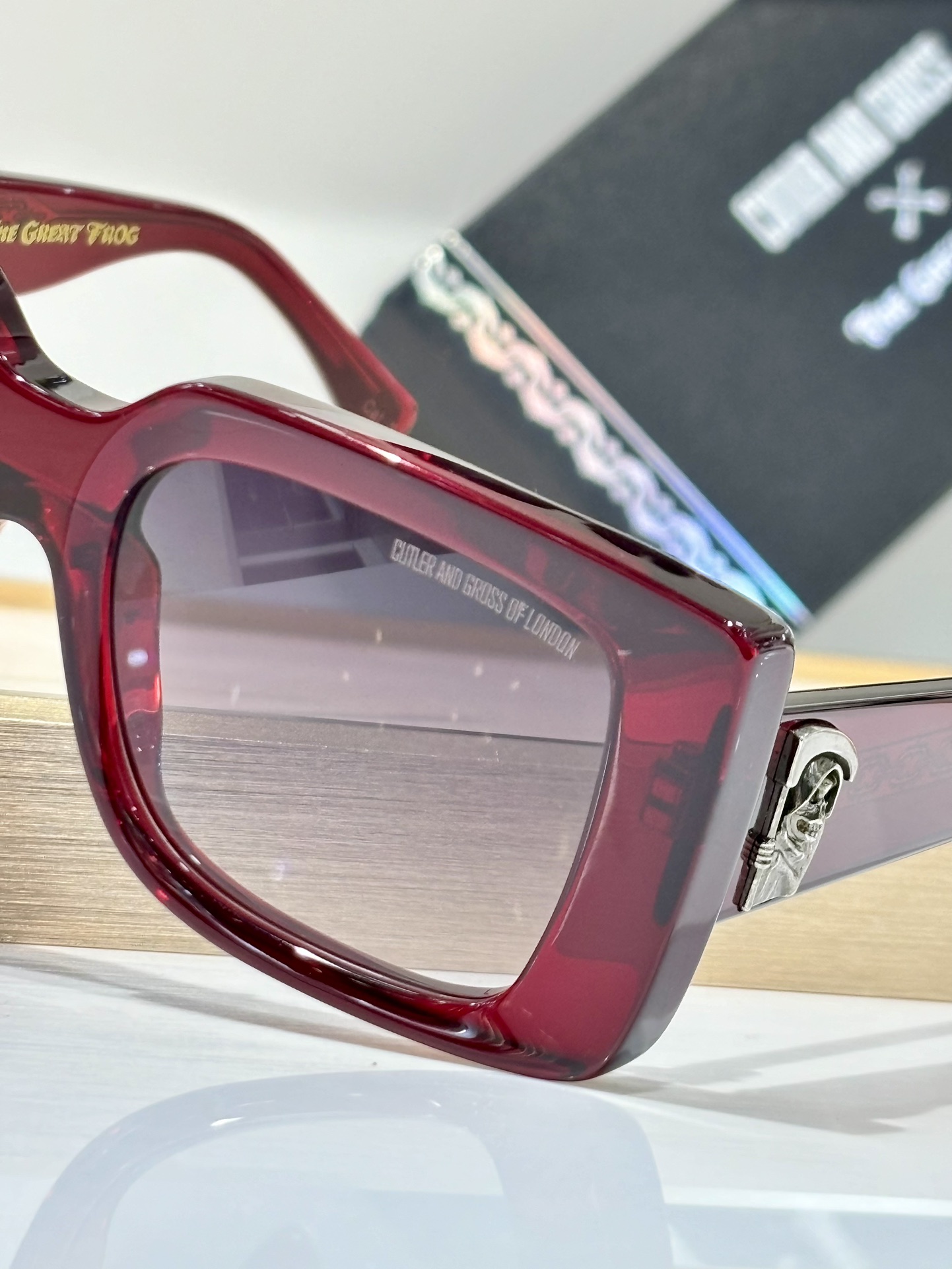 CUTLER AND GROSS
Mod：GFSN-001
size：54口18-150
备受期待的德