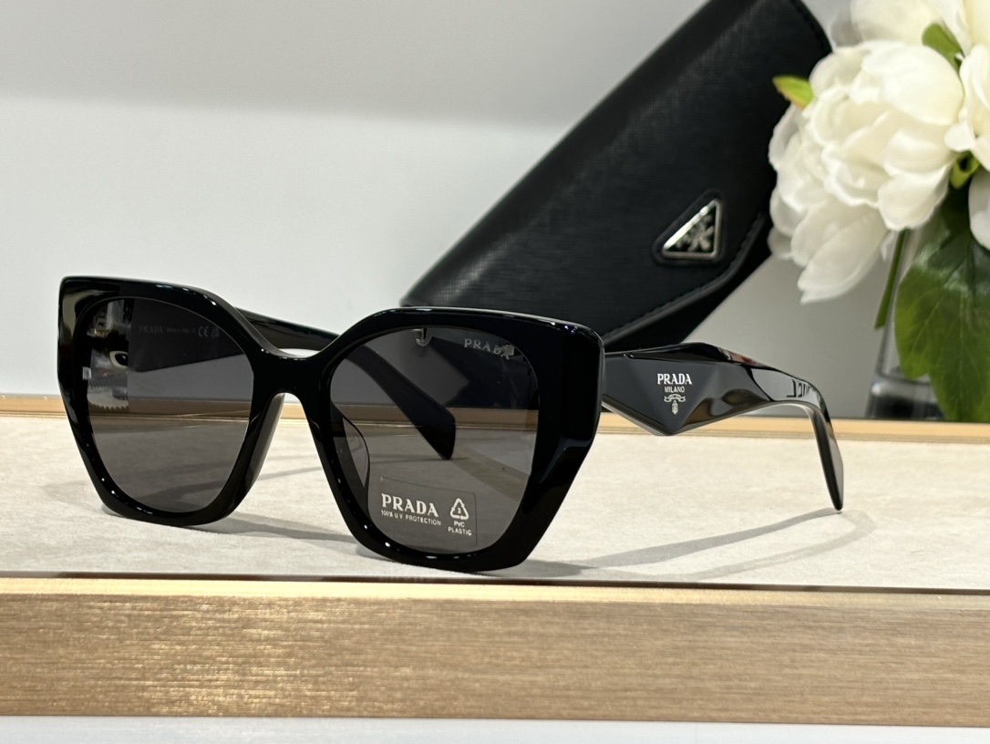 Prada Gafas de sol Negro Blanco Resina