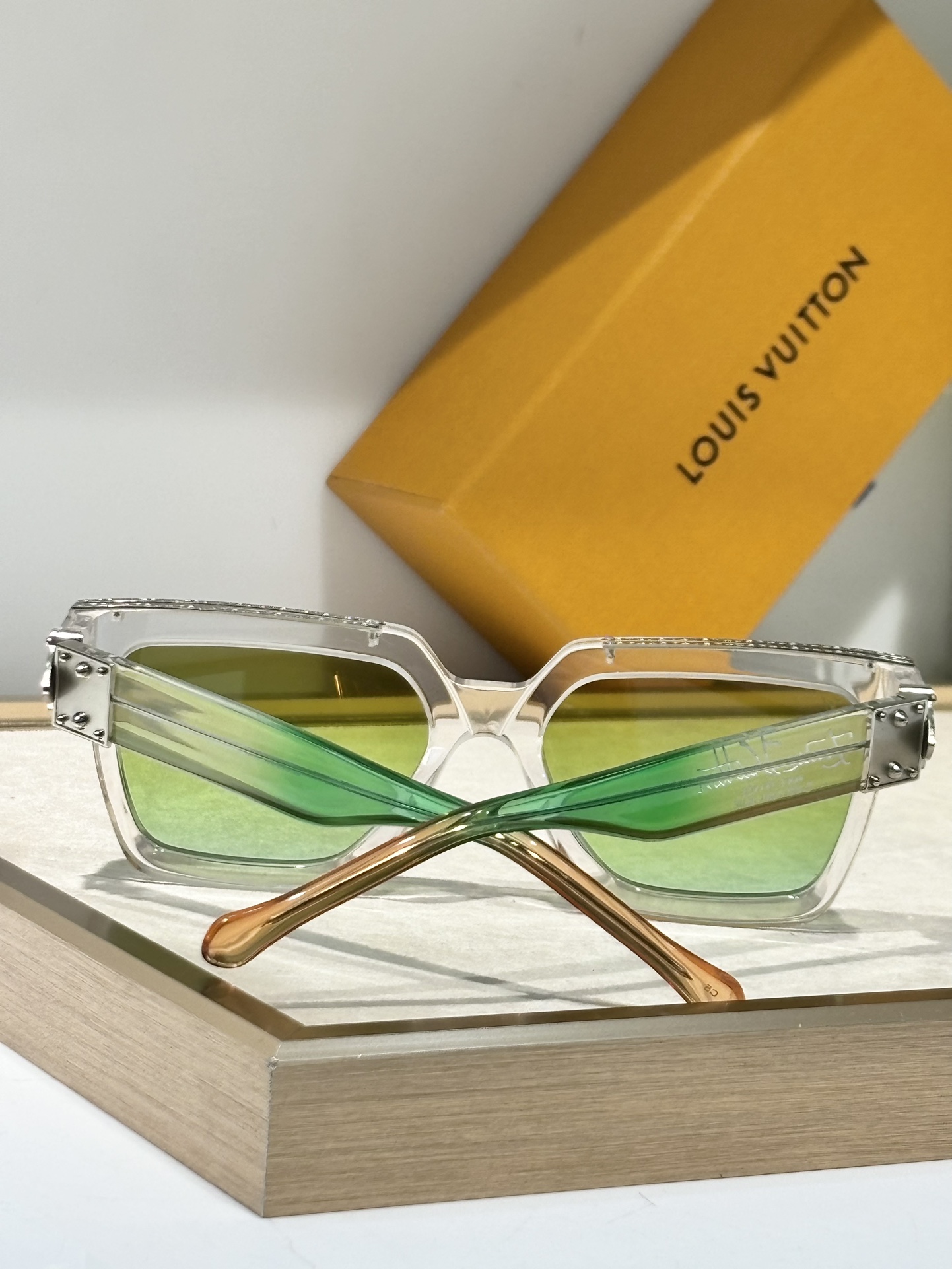  24/25 Add new colors
TOP QUALITY 
LV96006 Millionai