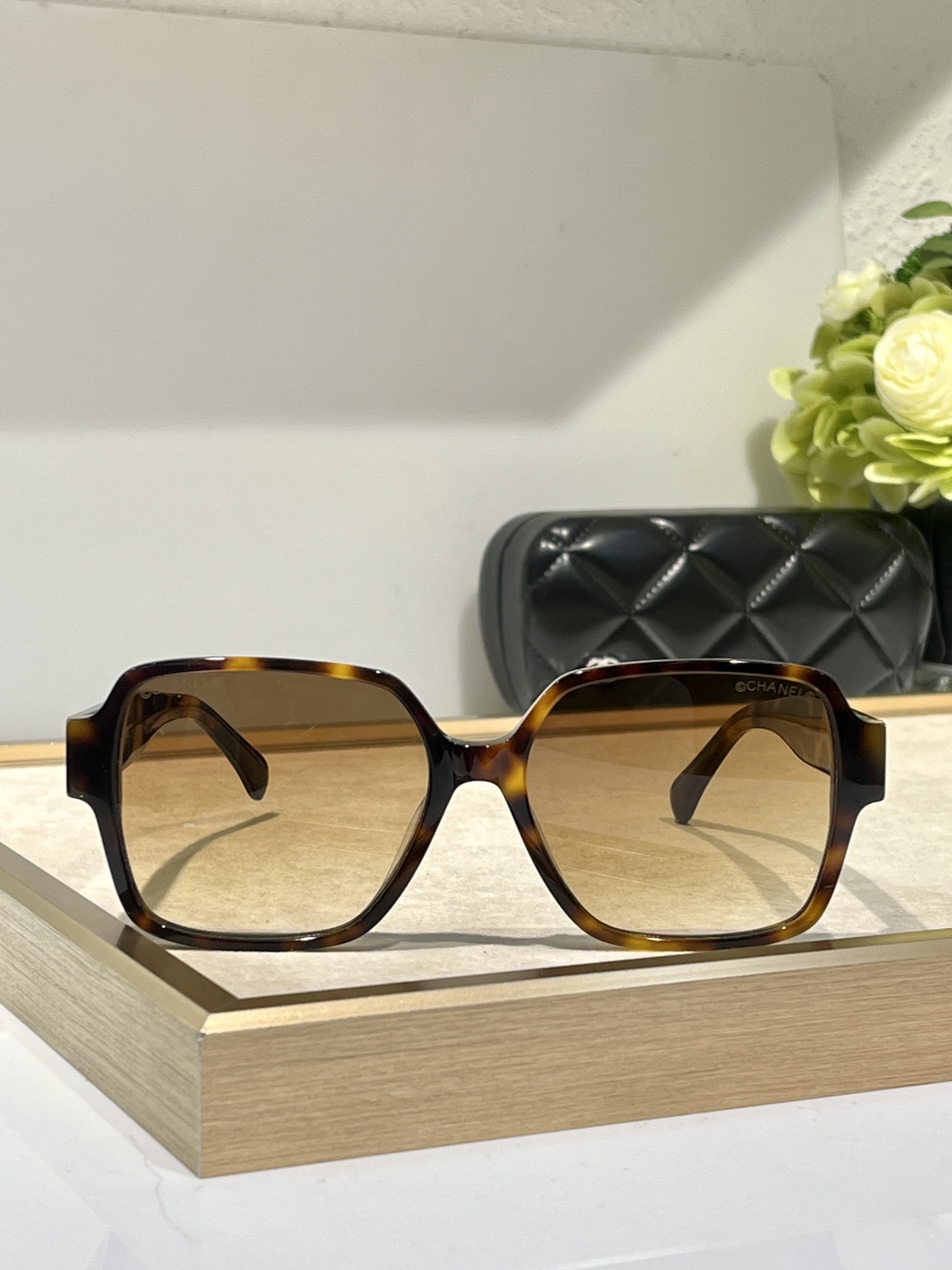  方块徽标茶色墨镜🕶️
CHANEL22A *CH3438
Size56-17-145💎