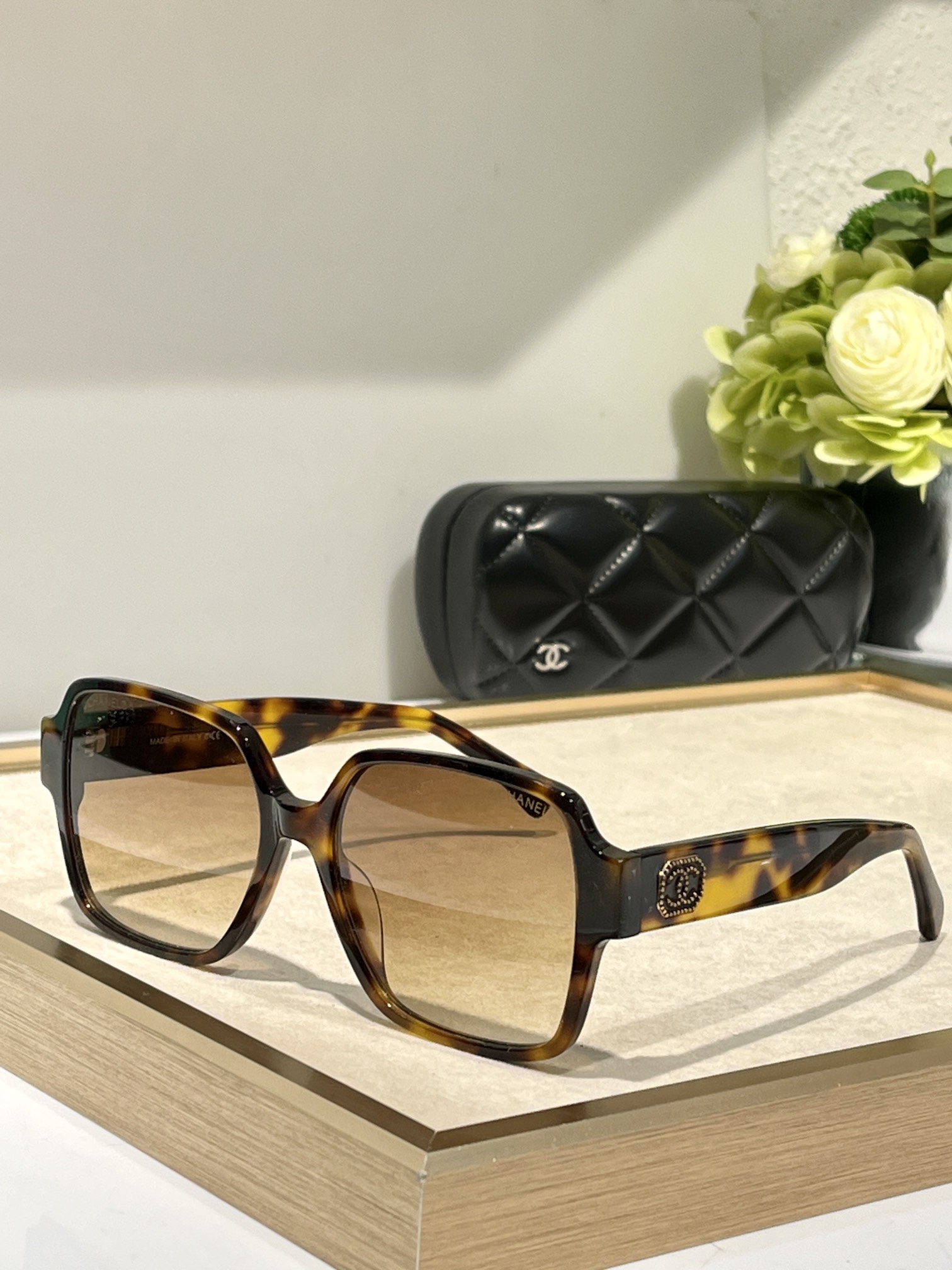  方块徽标茶色墨镜🕶️
CHANEL22A *CH3438
Size56-17-145💎