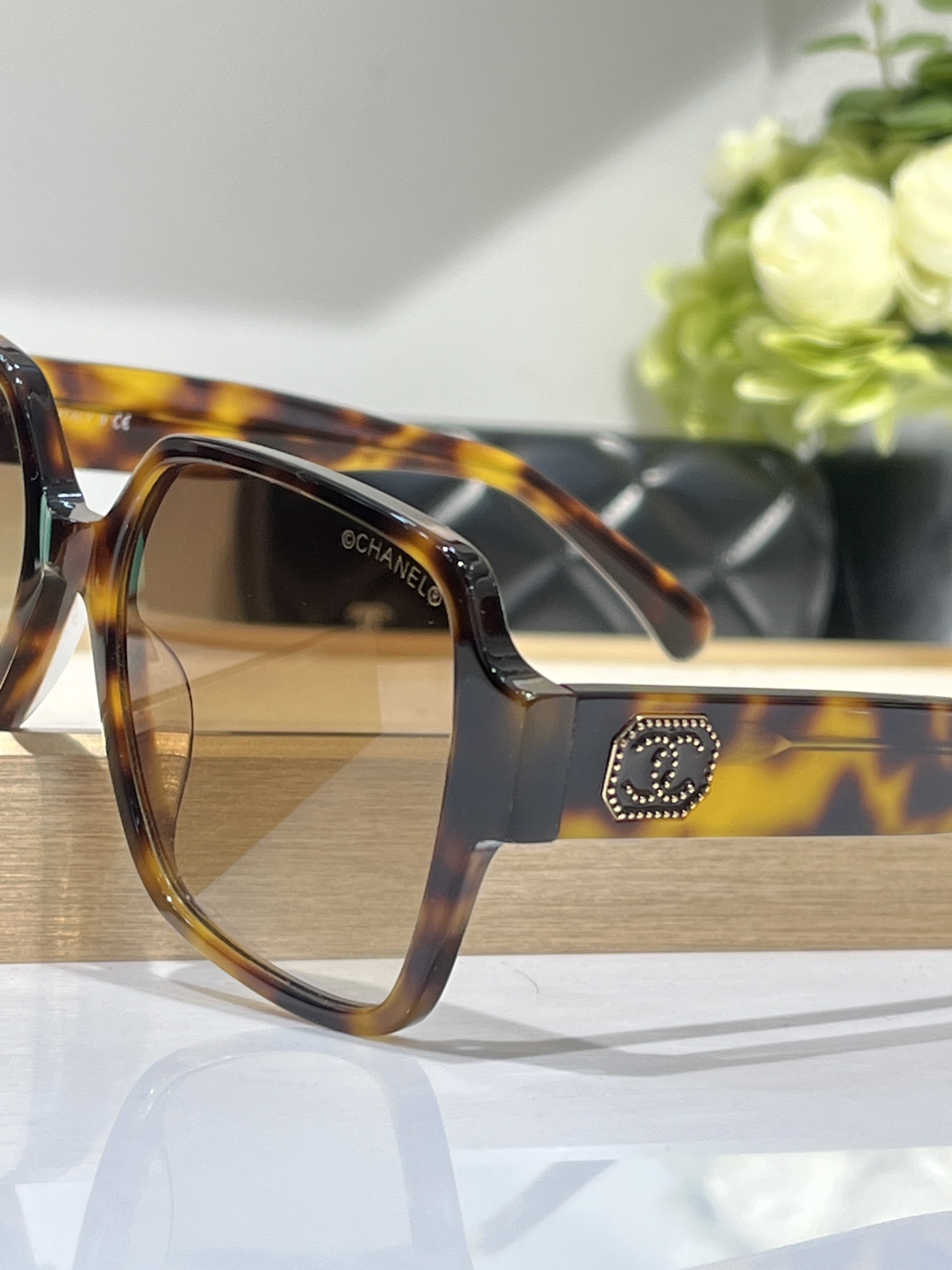  方块徽标茶色墨镜🕶️
CHANEL22A *CH3438
Size56-17-145💎