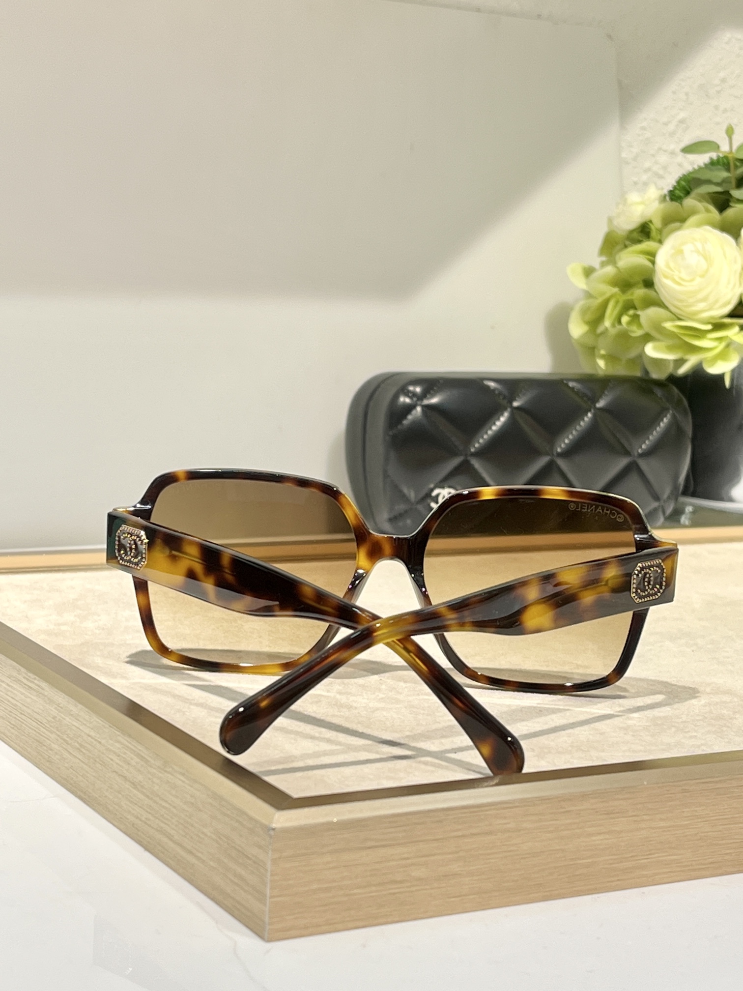  方块徽标茶色墨镜🕶️
CHANEL22A *CH3438
Size56-17-145💎