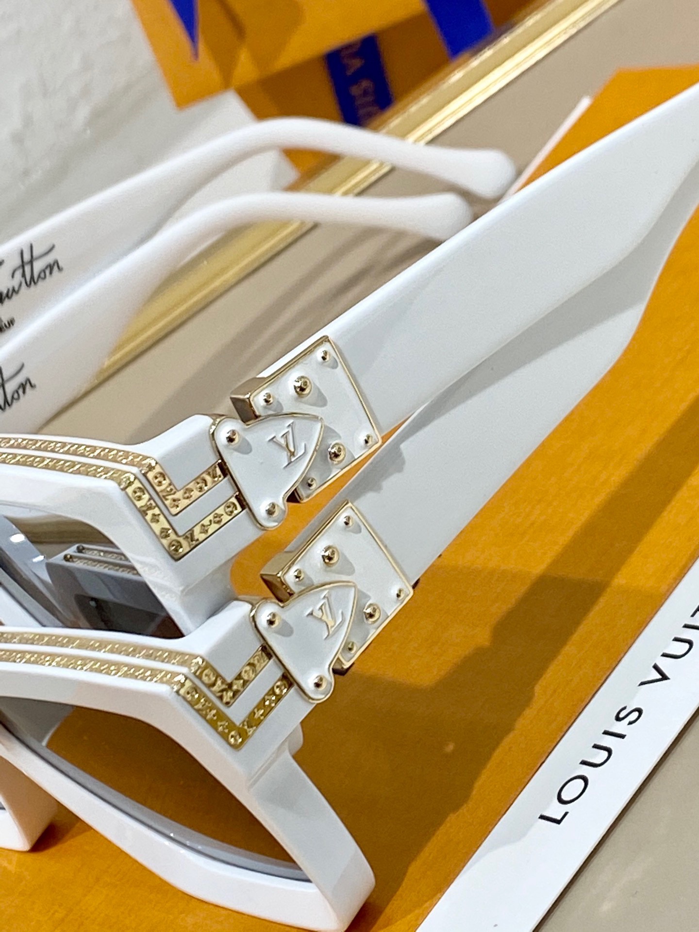  24/25 Add new colors
TOP QUALITY 
LV96006 Millionai