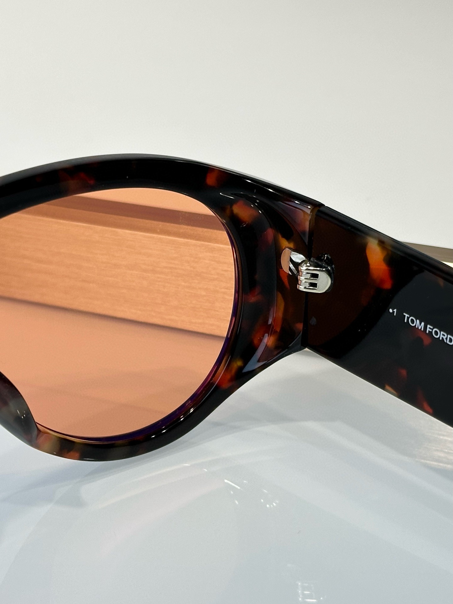  TTom Ford
Mod：TF1044
Size：60-12-140
over size🆒
