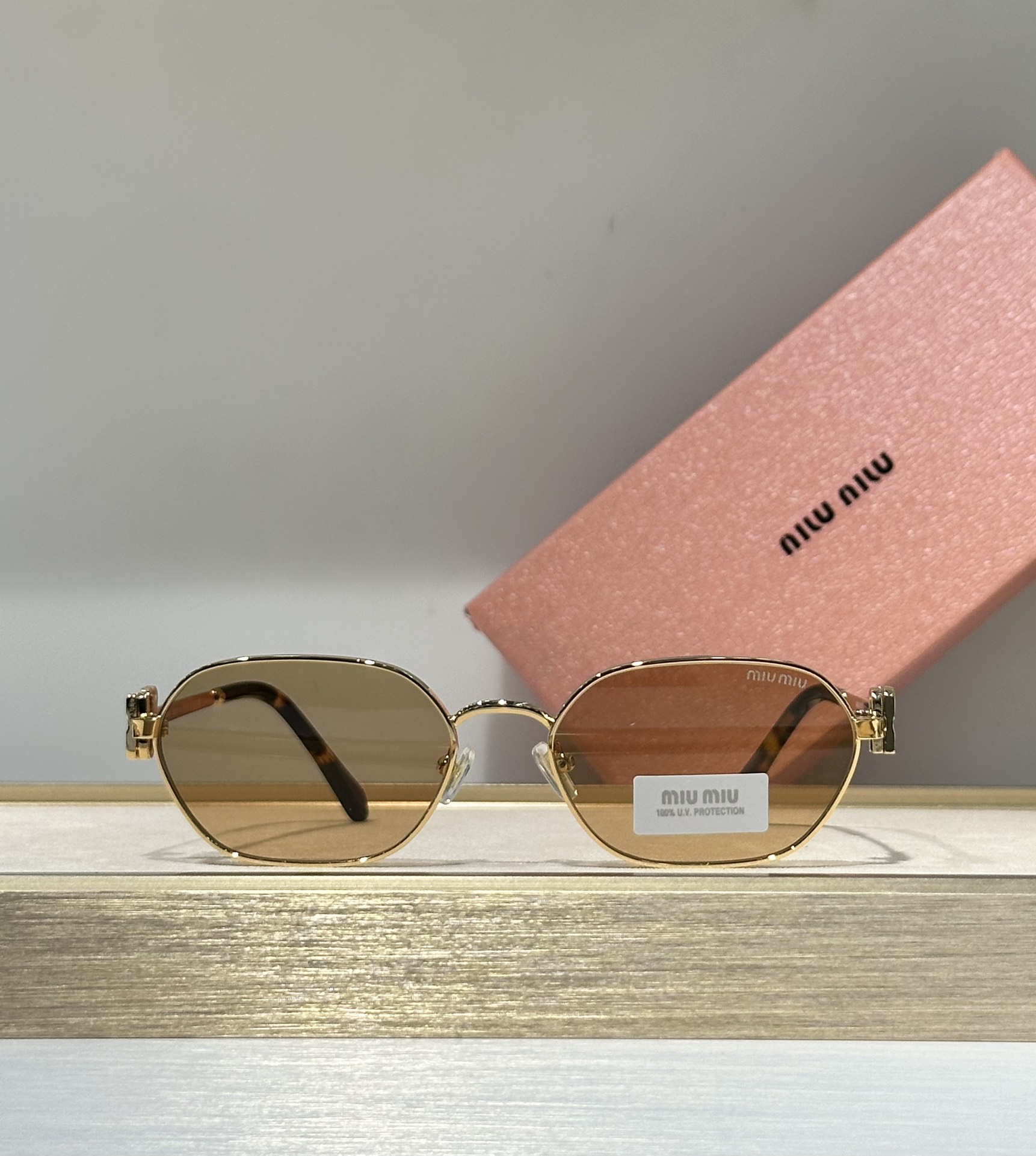 Cómo comprar replcia
 MiuMiu Gafas de sol