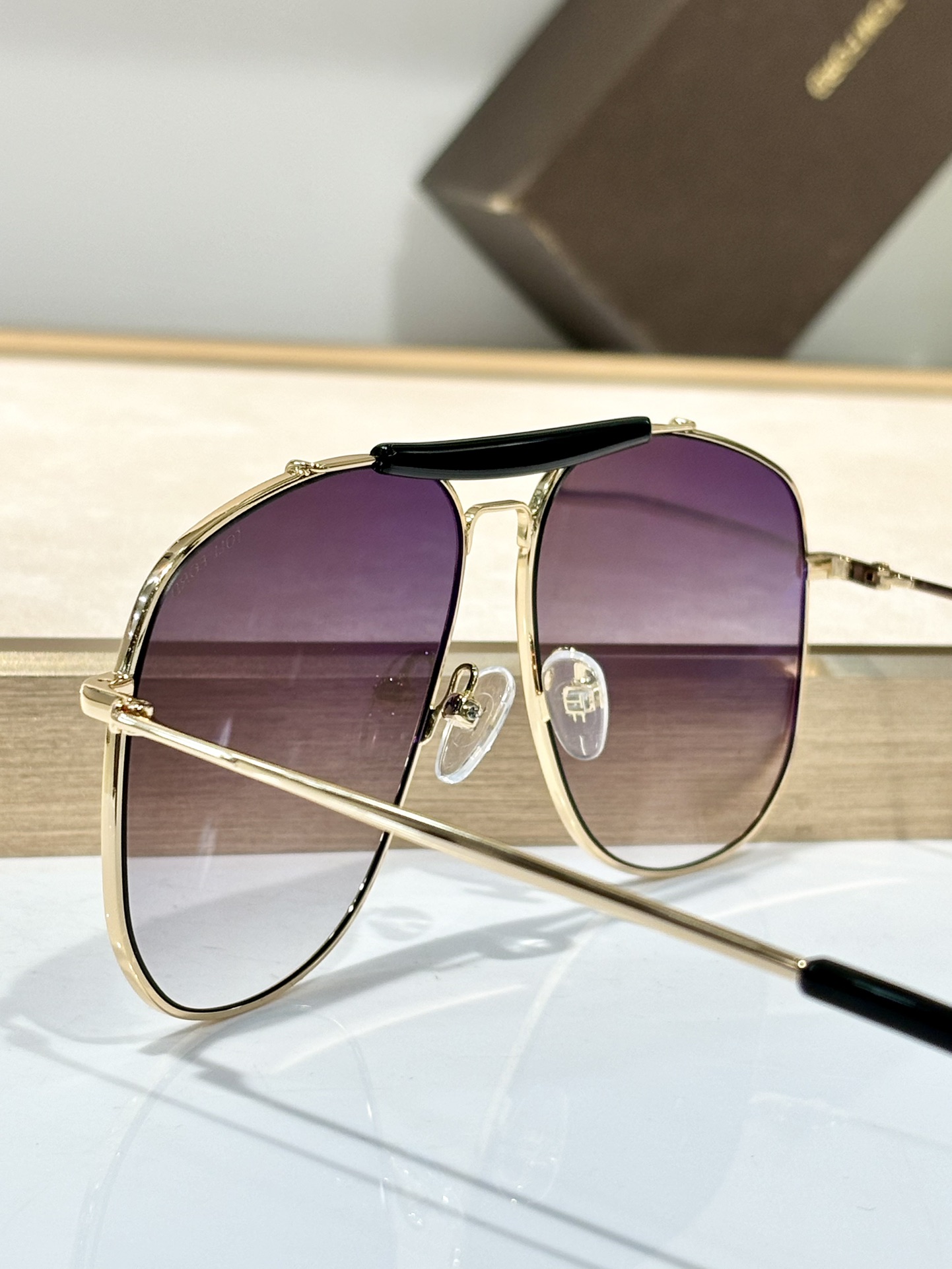  Tom Ford
Mod：TF557
Size：58-13-145

