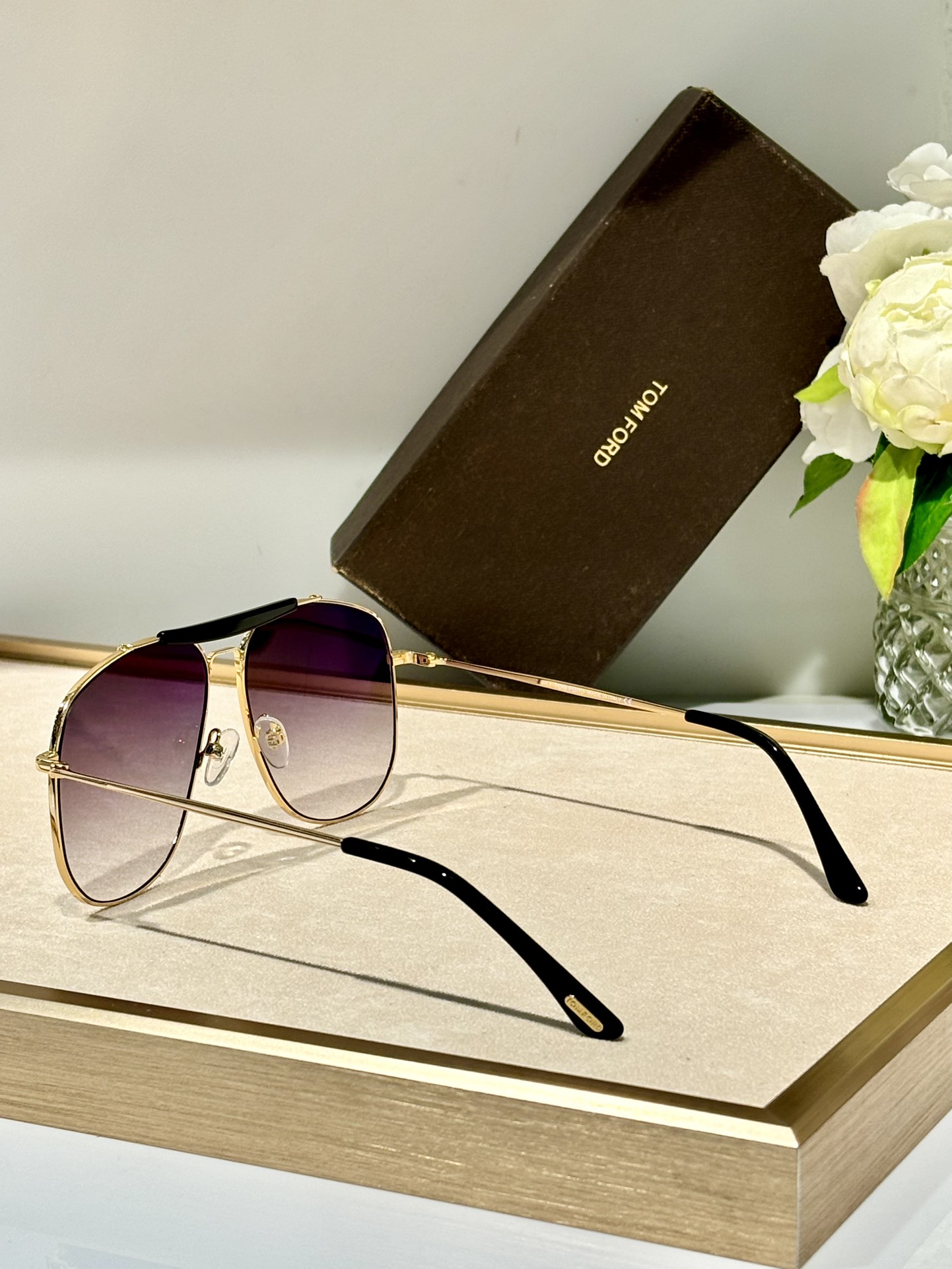  Tom Ford
Mod：TF557
Size：58-13-145
