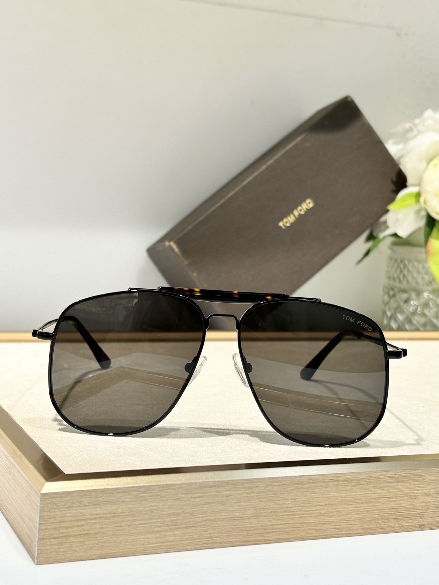  Tom Ford
Mod：TF557
Size：58-13-145
