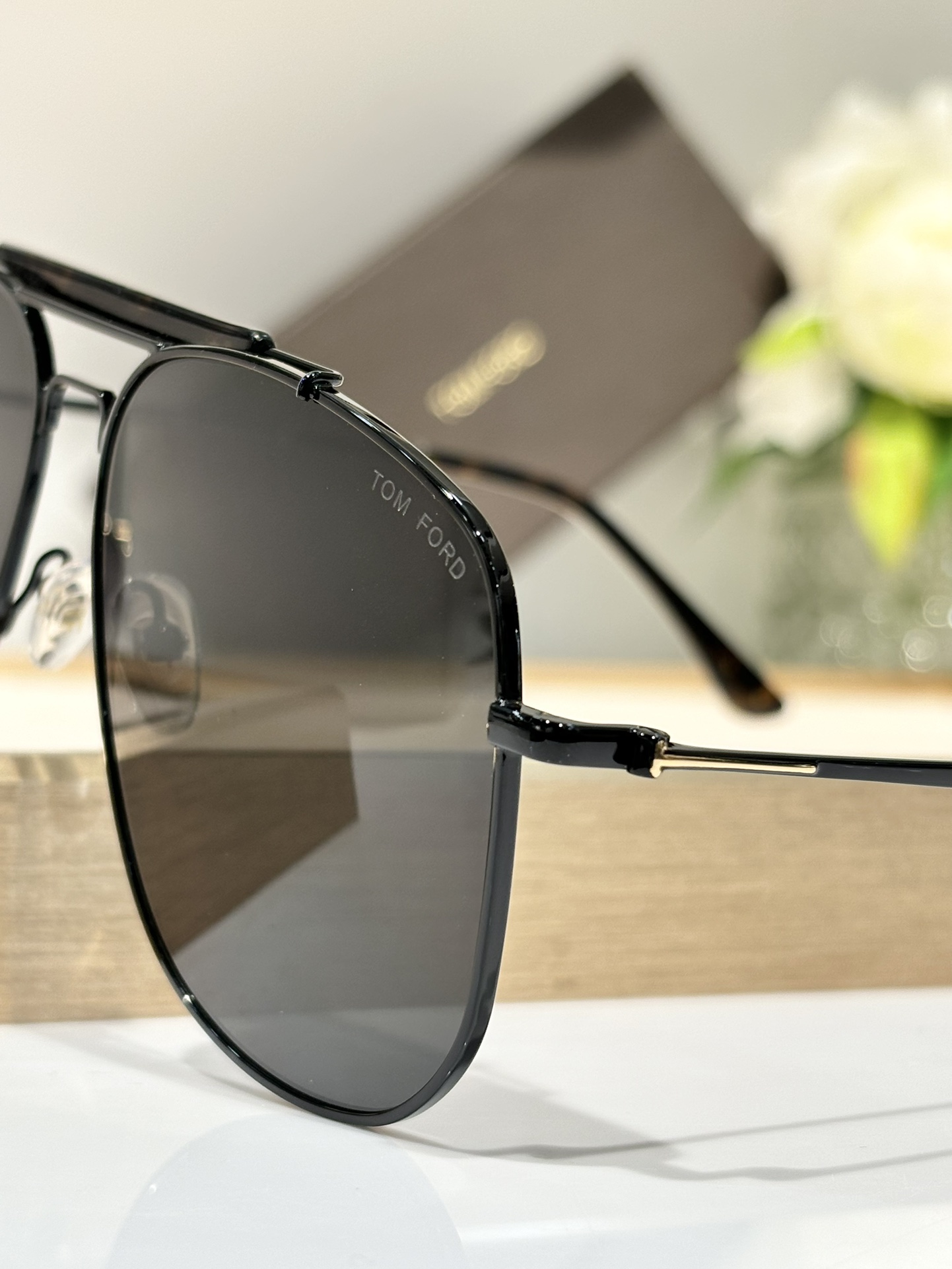  Tom Ford
Mod：TF557
Size：58-13-145
