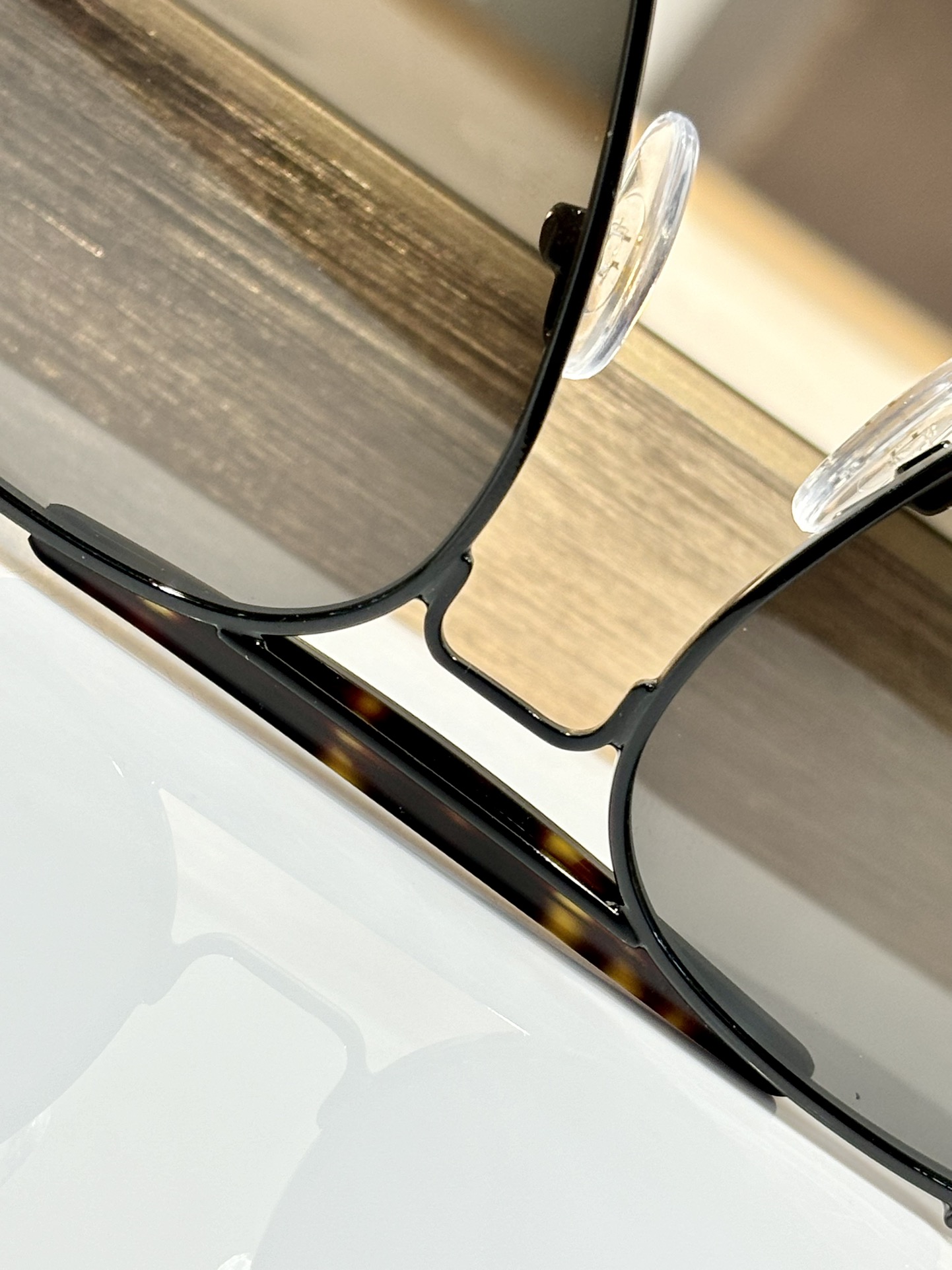  Tom Ford
Mod：TF557
Size：58-13-145
