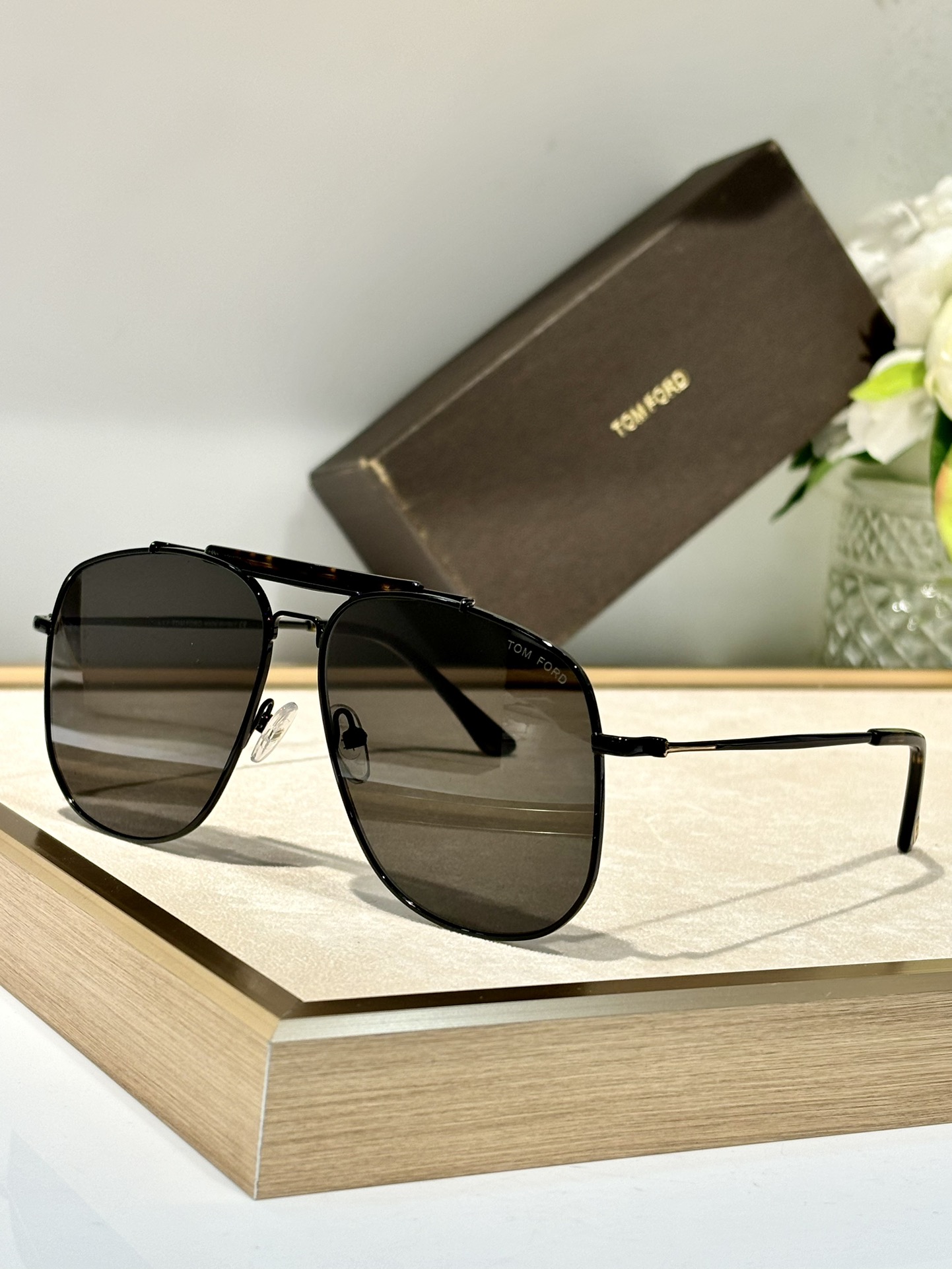  Tom Ford
Mod：TF557
Size：58-13-145
