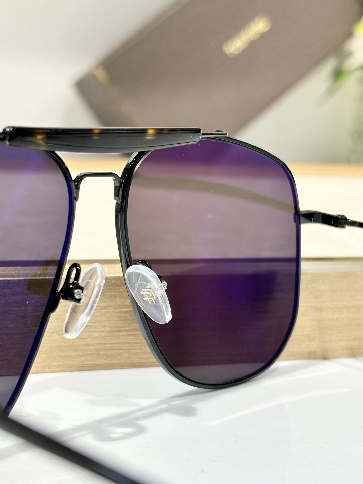  Tom Ford
Mod：TF557
Size：58-13-145
