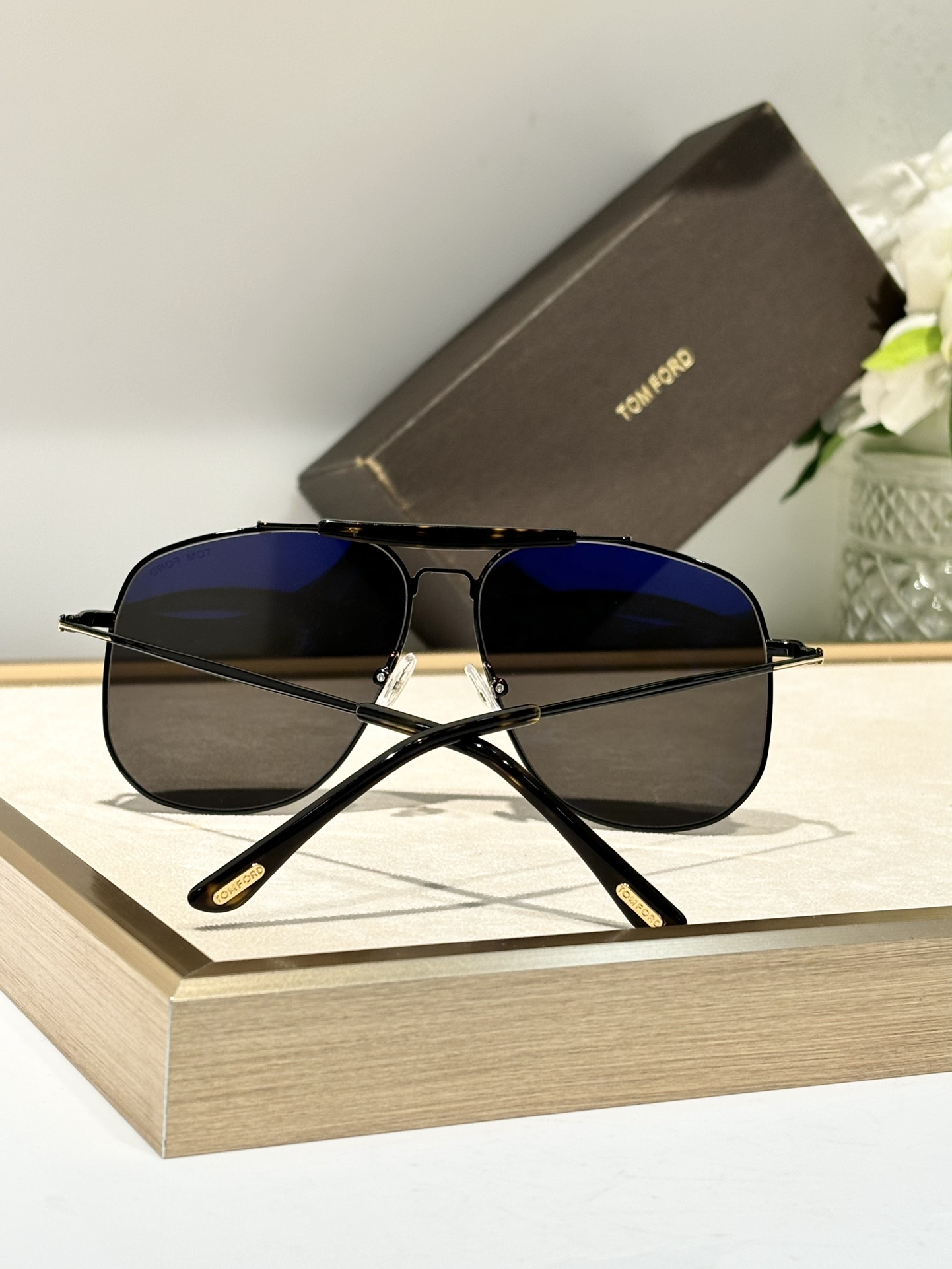  Tom Ford
Mod：TF557
Size：58-13-145

