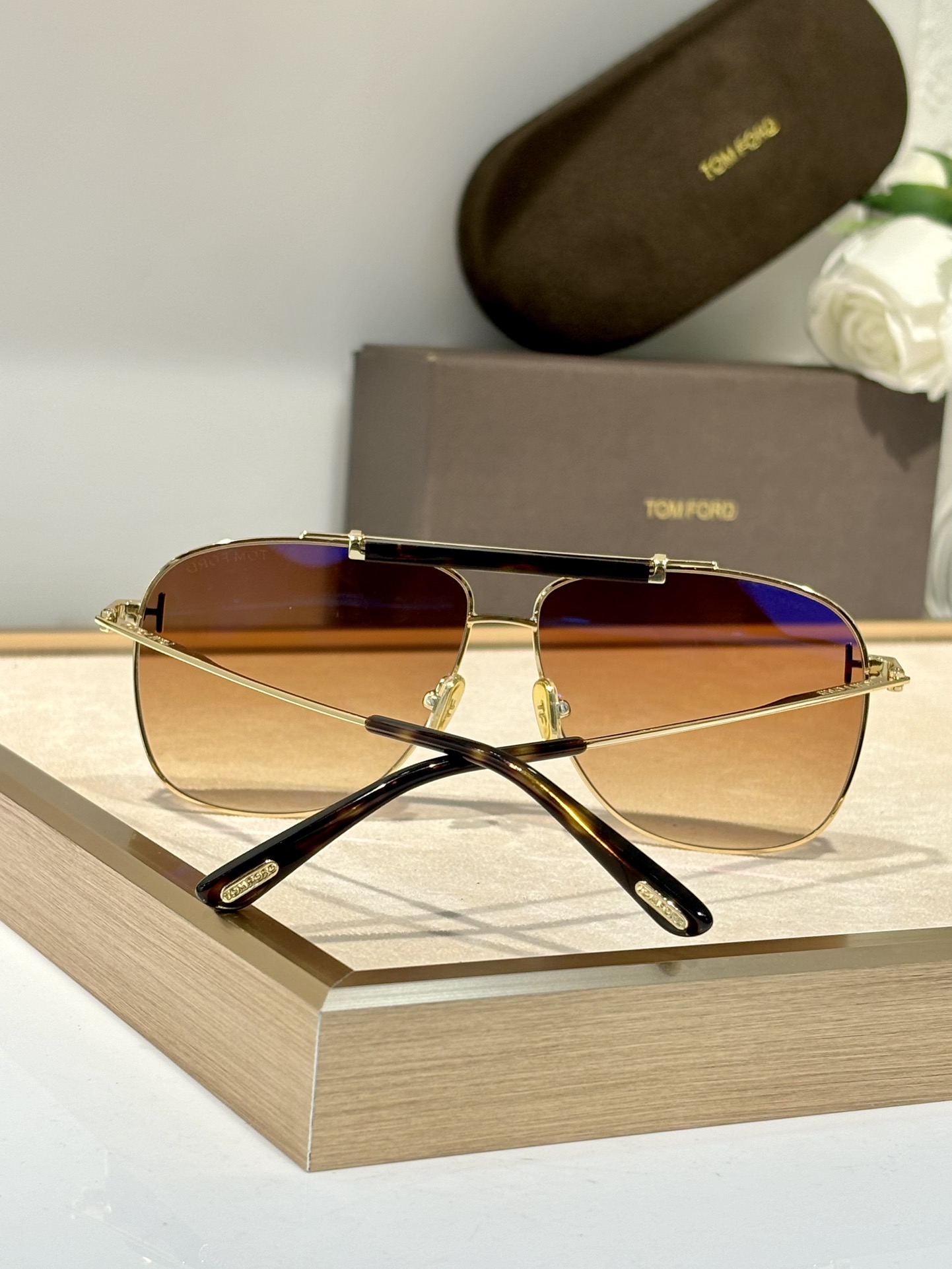  Tom Ford
方形
Mod：TF 1017
Size：60-12-145
原版鼻托
内镀蓝膜镜片
