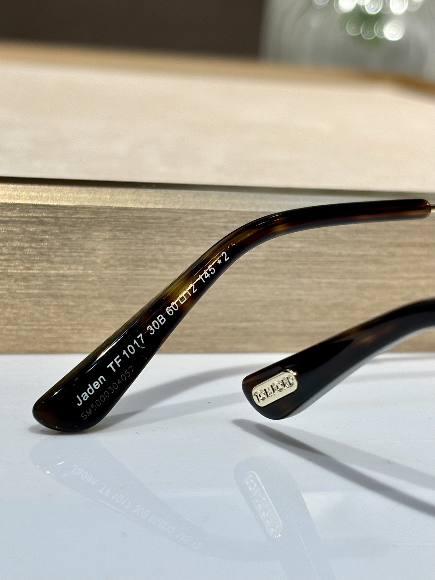  Tom Ford
方形
Mod：TF 1017
Size：60-12-145
原版鼻托
内镀蓝膜镜片
