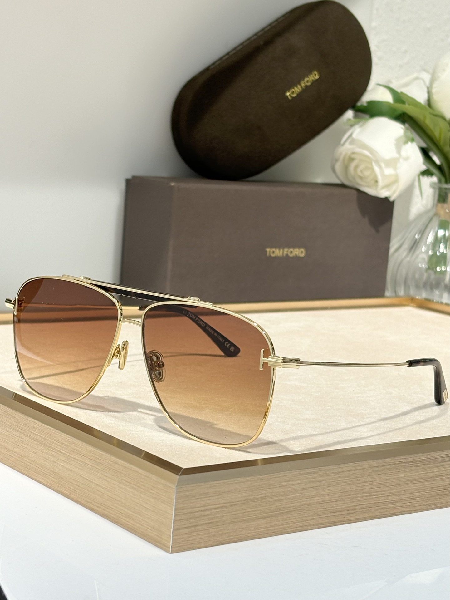  Tom Ford
方形
Mod：TF 1017
Size：60-12-145
原版鼻托
内镀蓝膜镜片
