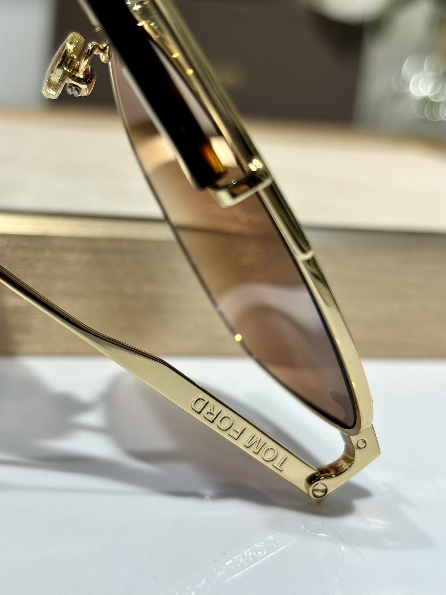  Tom Ford
方形
Mod：TF 1017
Size：60-12-145
原版鼻托
内镀蓝膜镜片
