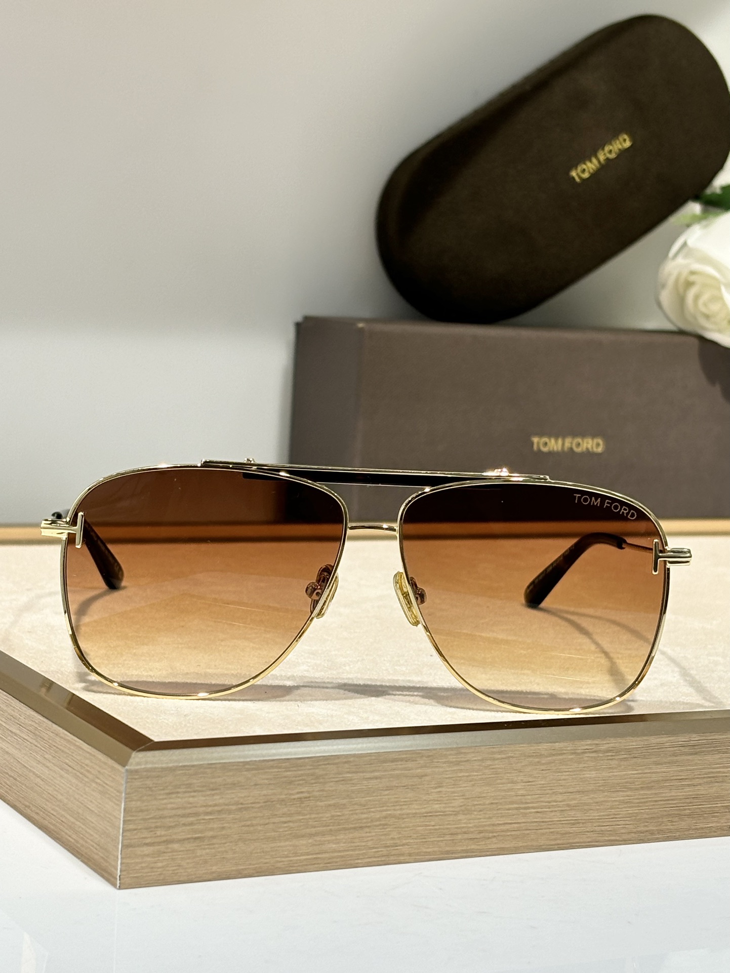  Tom Ford
方形
Mod：TF 1017
Size：60-12-145
原版鼻托
内镀蓝膜镜片
