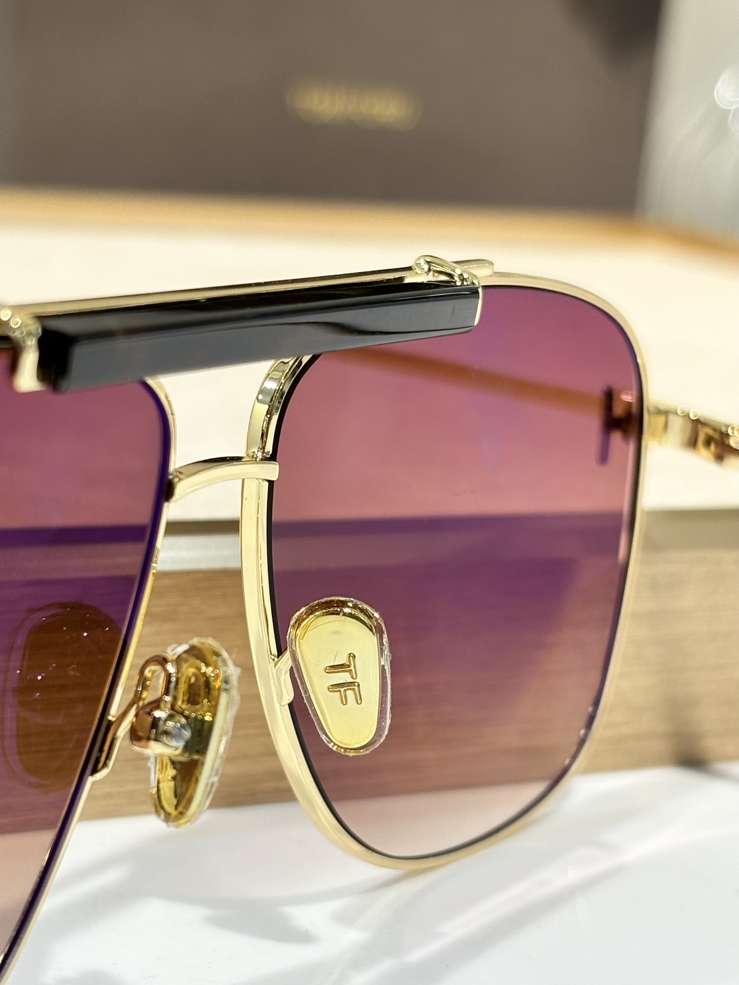  Tom Ford
方形
Mod：TF 1017
Size：60-12-145
原版鼻托
内镀蓝膜镜片
