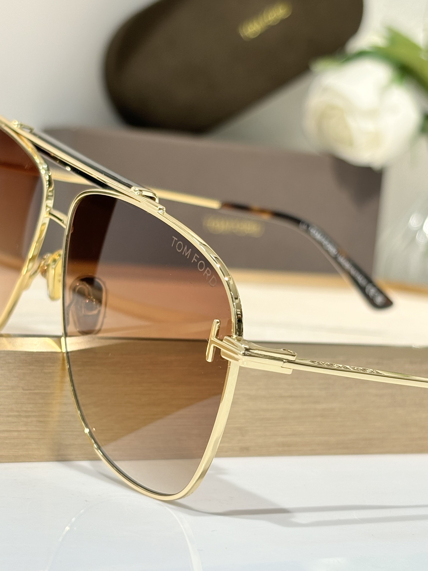  Tom Ford
方形
Mod：TF 1017
Size：60-12-145
原版鼻托
内镀蓝膜镜片
