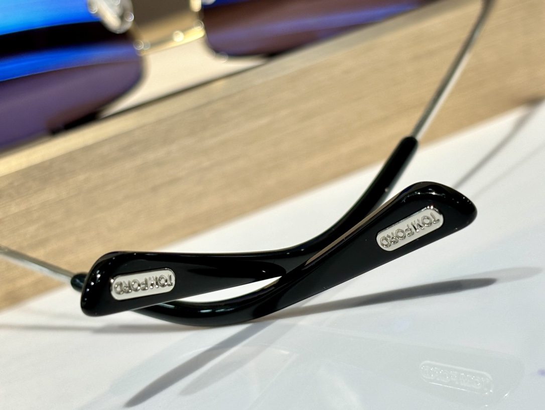  Tom Ford
方形
Mod：TF 1017
Size：60-12-145
原版鼻托
内镀蓝膜镜片
