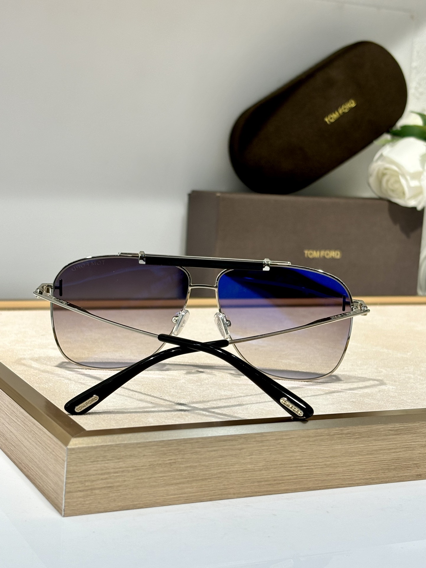  Tom Ford
方形
Mod：TF 1017
Size：60-12-145
原版鼻托
内镀蓝膜镜片
