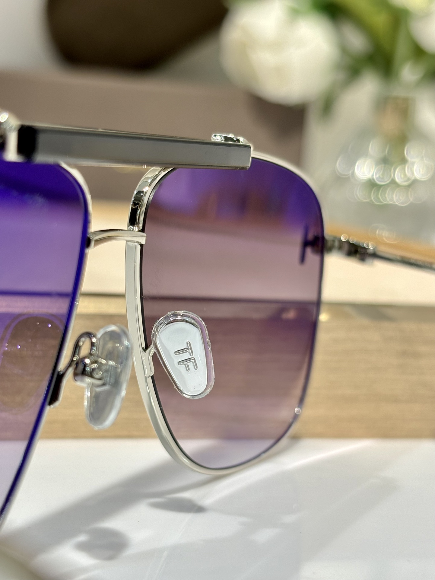  Tom Ford
方形
Mod：TF 1017
Size：60-12-145
原版鼻托
内镀蓝膜镜片
