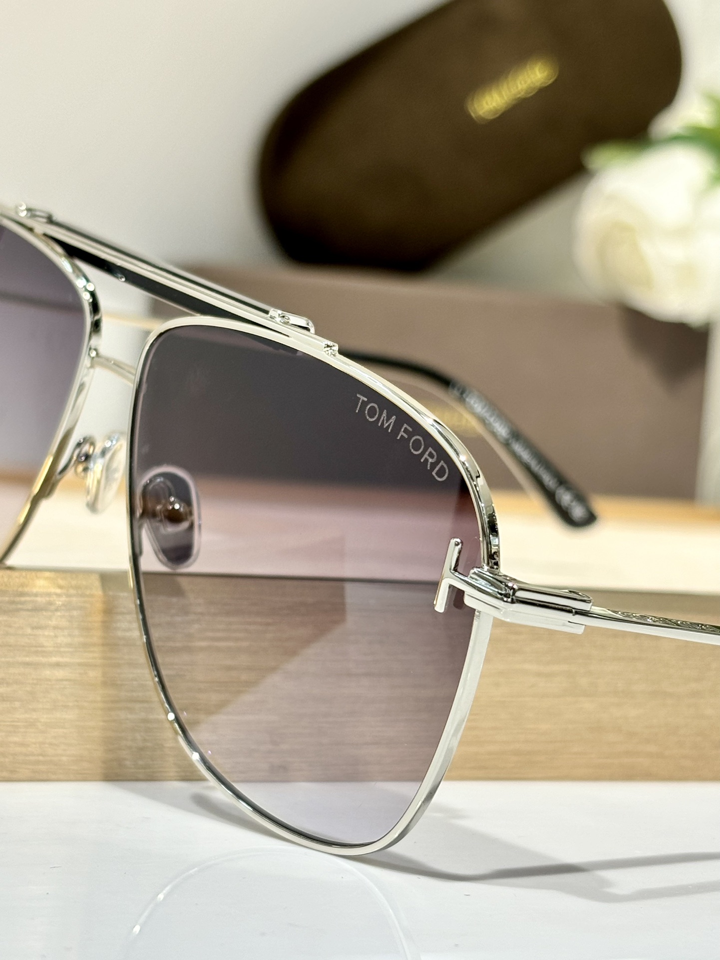  Tom Ford
方形
Mod：TF 1017
Size：60-12-145
原版鼻托
内镀蓝膜镜片
