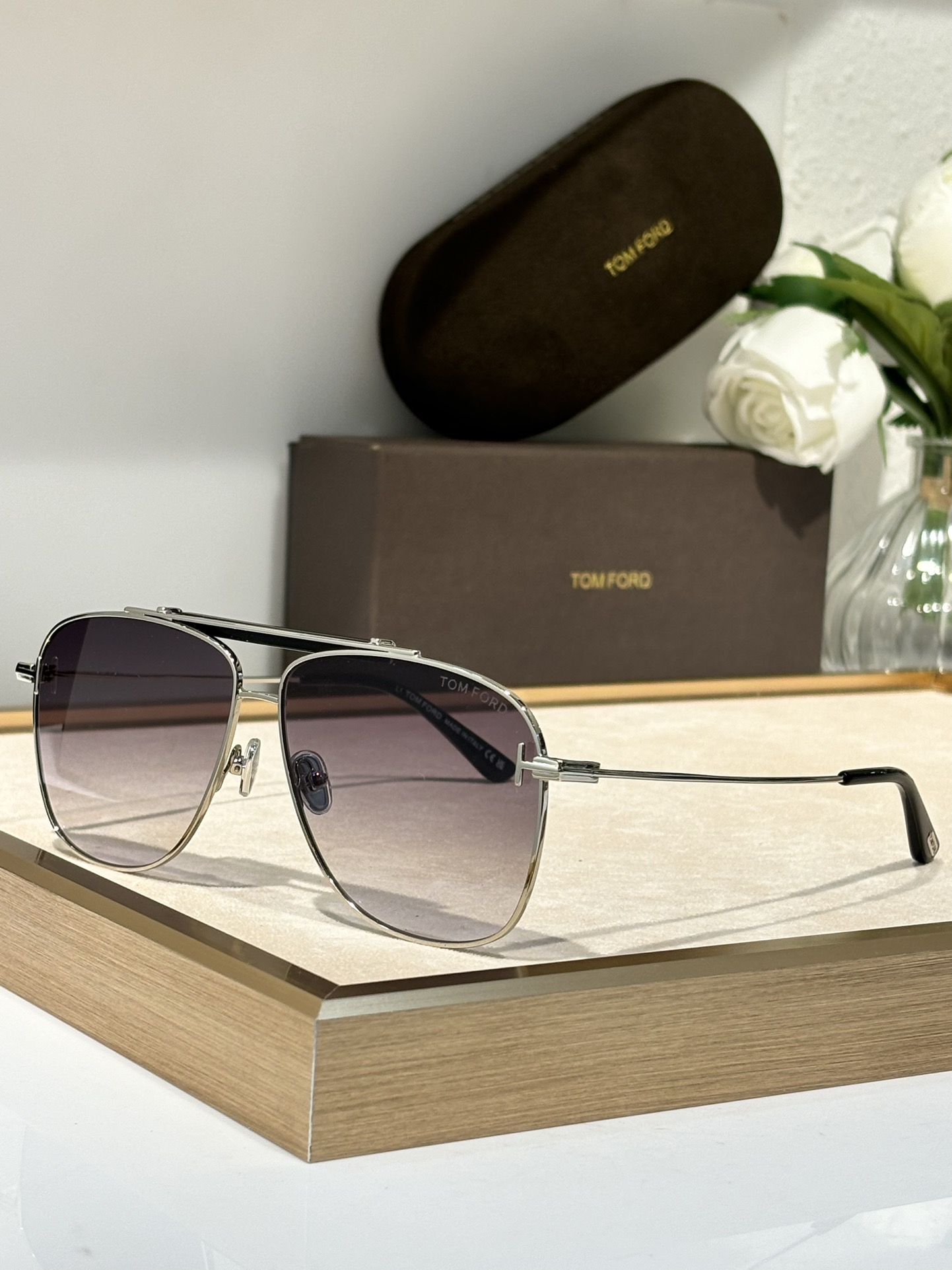  Tom Ford
方形
Mod：TF 1017
Size：60-12-145
原版鼻托
内镀蓝膜镜片

