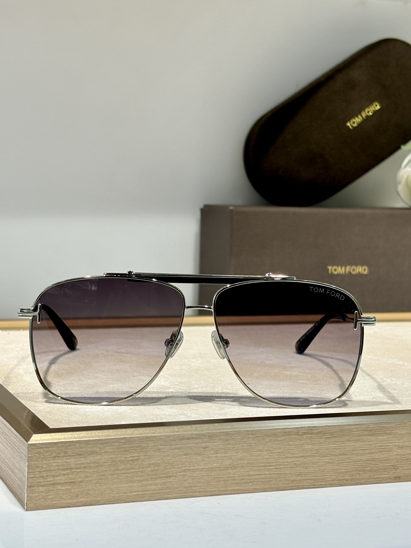  Tom Ford
方形
Mod：TF 1017
Size：60-12-145
原版鼻托
内镀蓝膜镜片
