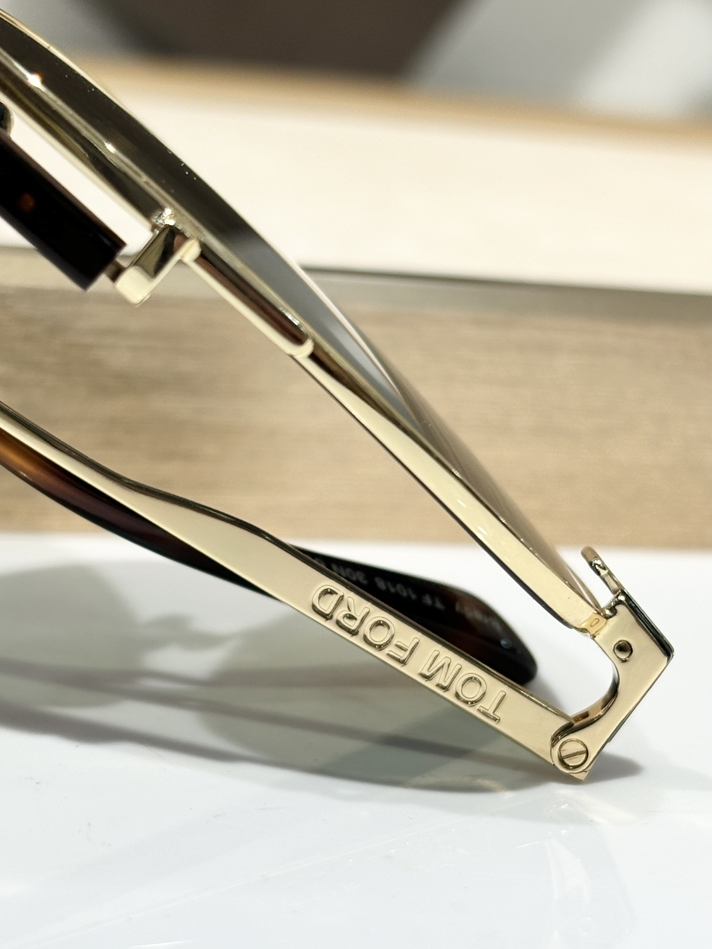  Tom Ford
Mod：TF 1018
Size：60-11-145
高级感十足
对版鼻托
