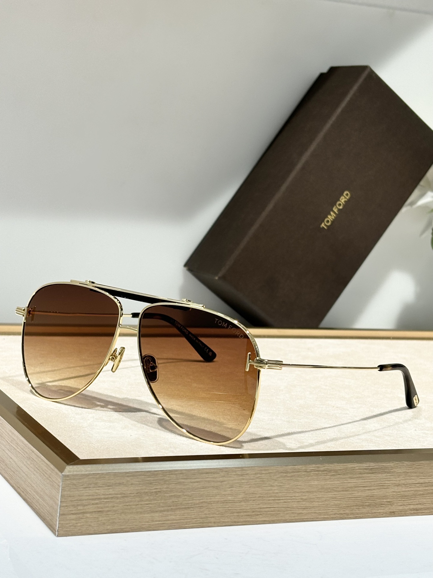  Tom Ford
Mod：TF 1018
Size：60-11-145
高级感十足
对版鼻托
