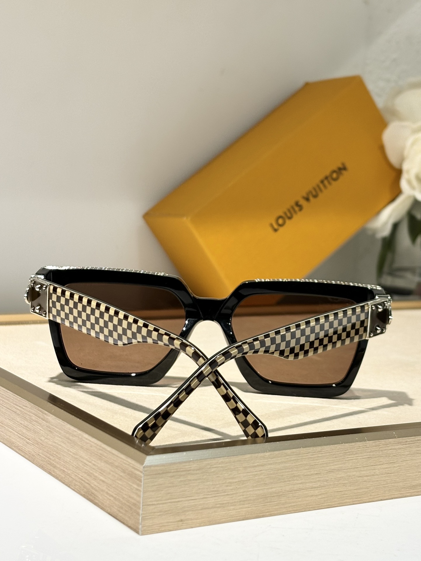  24/25 Add new colors
TOP QUALITY 
LV96006 Millionai