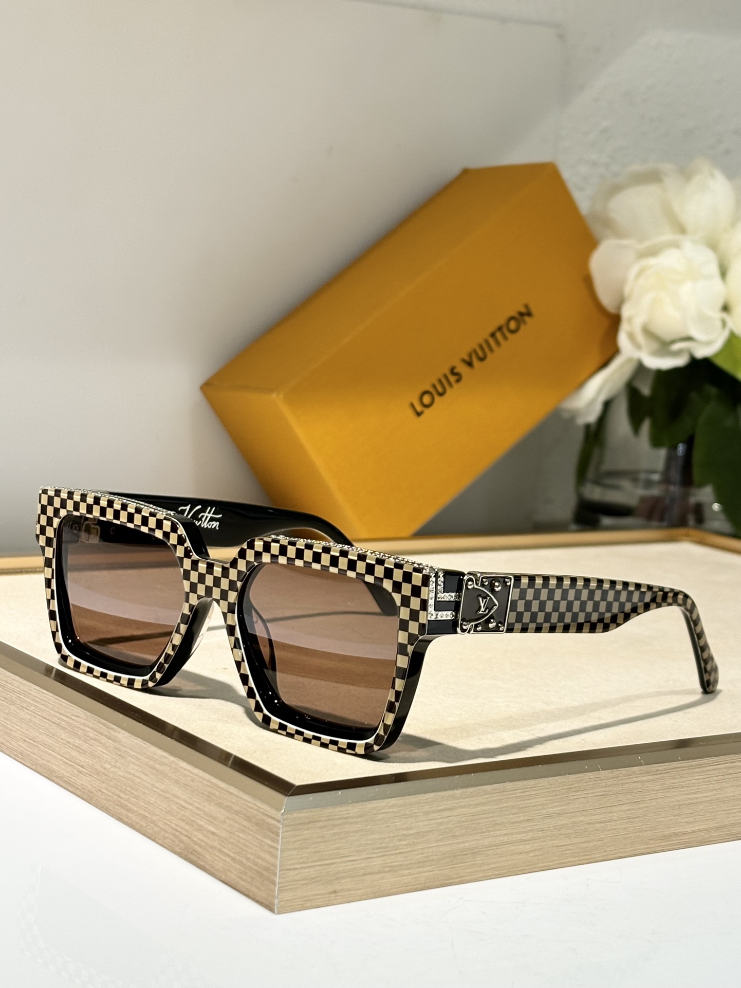  24/25 Add new colors
TOP QUALITY 
LV96006 Millionai