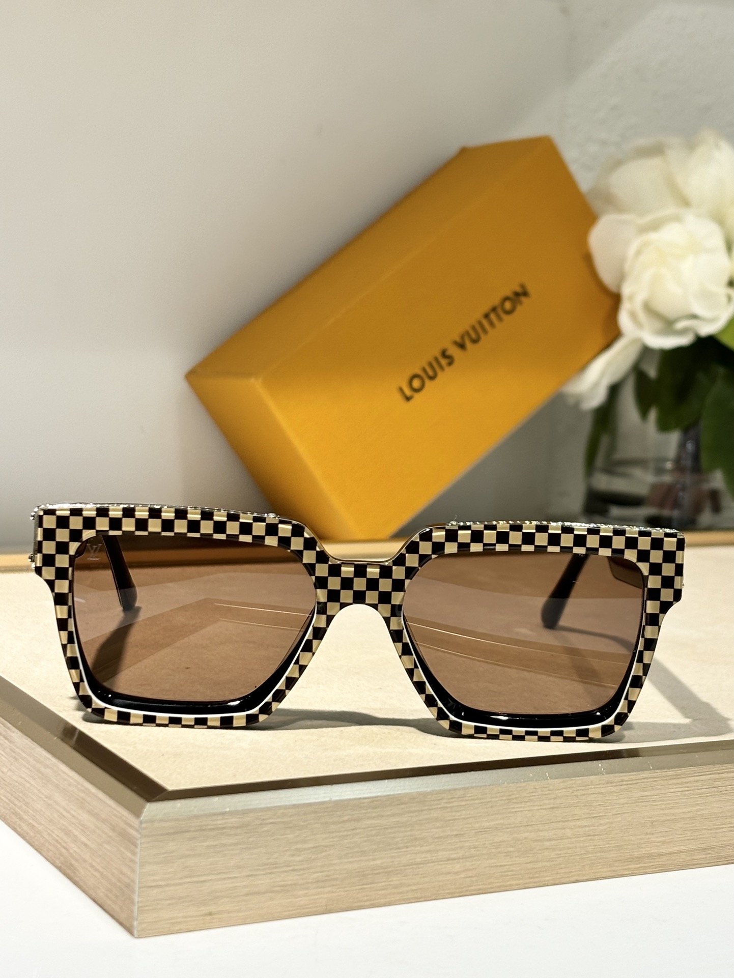  24/25 Add new colors
TOP QUALITY 
LV96006 Millionai