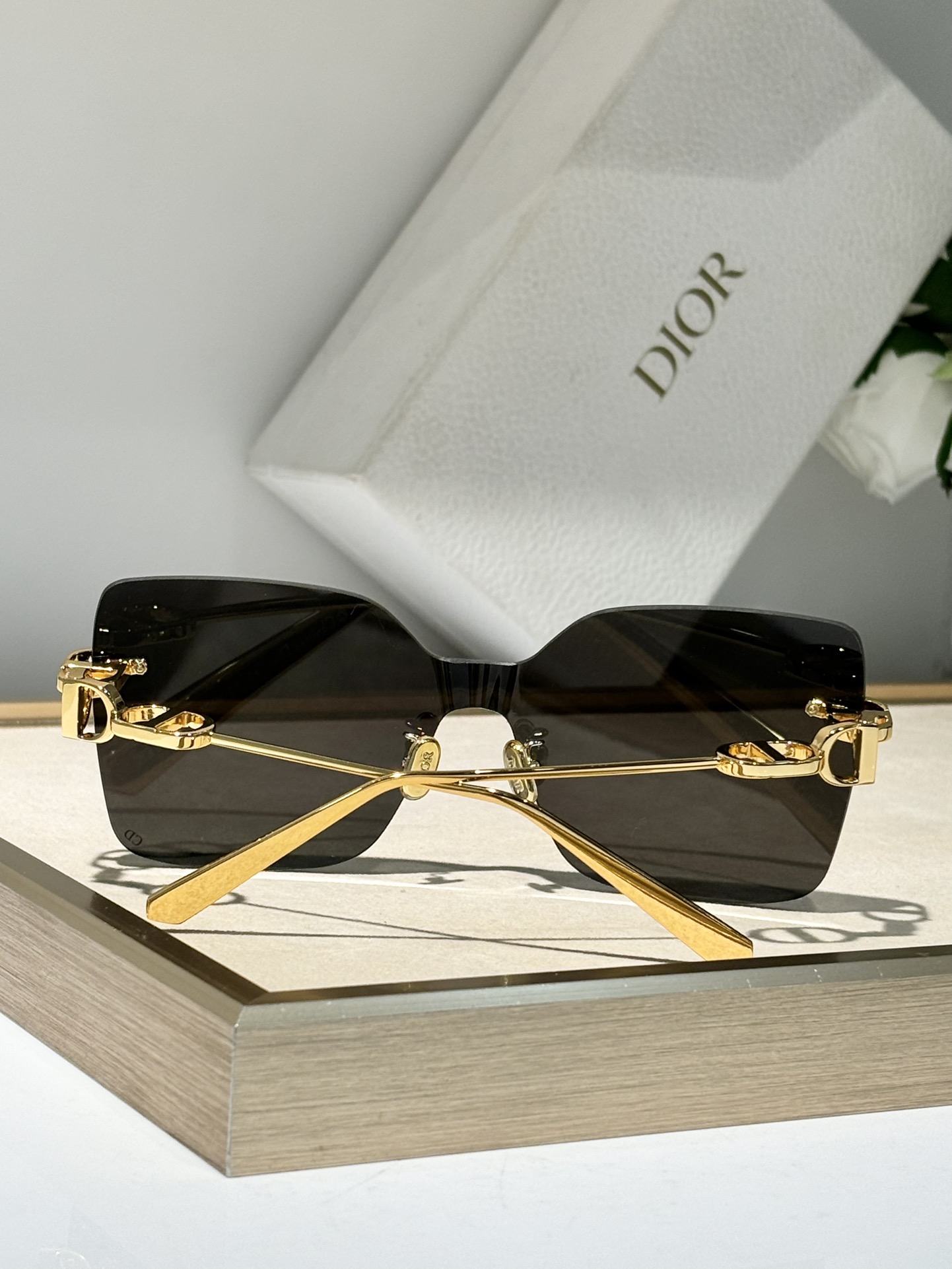 。DIOR*
Oversized 
MODCD CHAIN M1U
SIZE140-0-135

