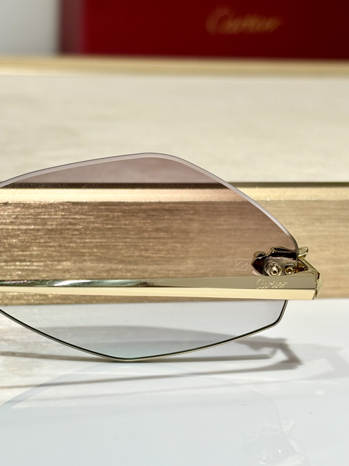  Zeiss lenses
 Cartier
Mod：CT0433S
Size：55-22-140
杏仁