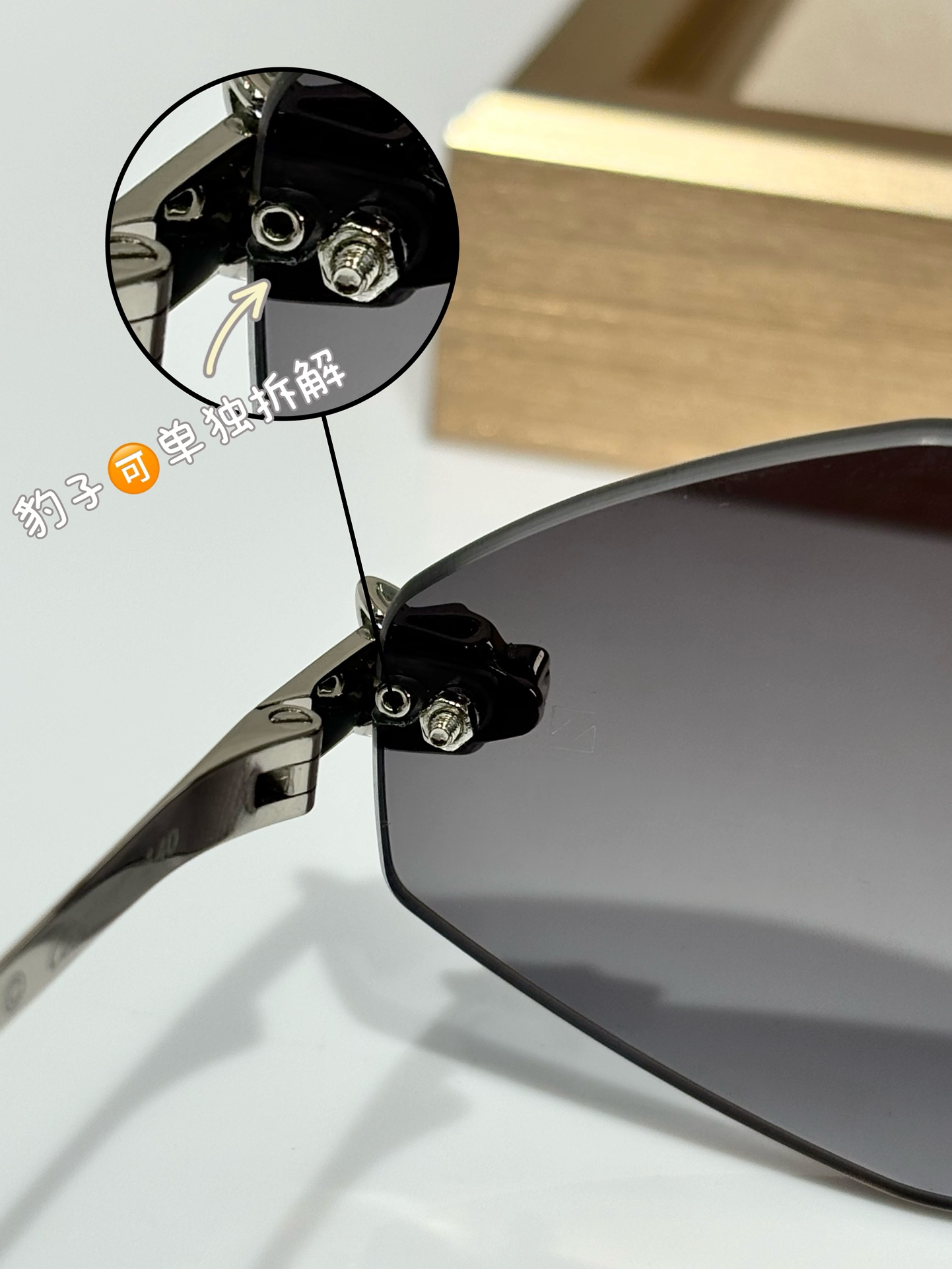 Zeiss lenses
 Cartier
Mod：CT0433S
Size：55-22--140
抛