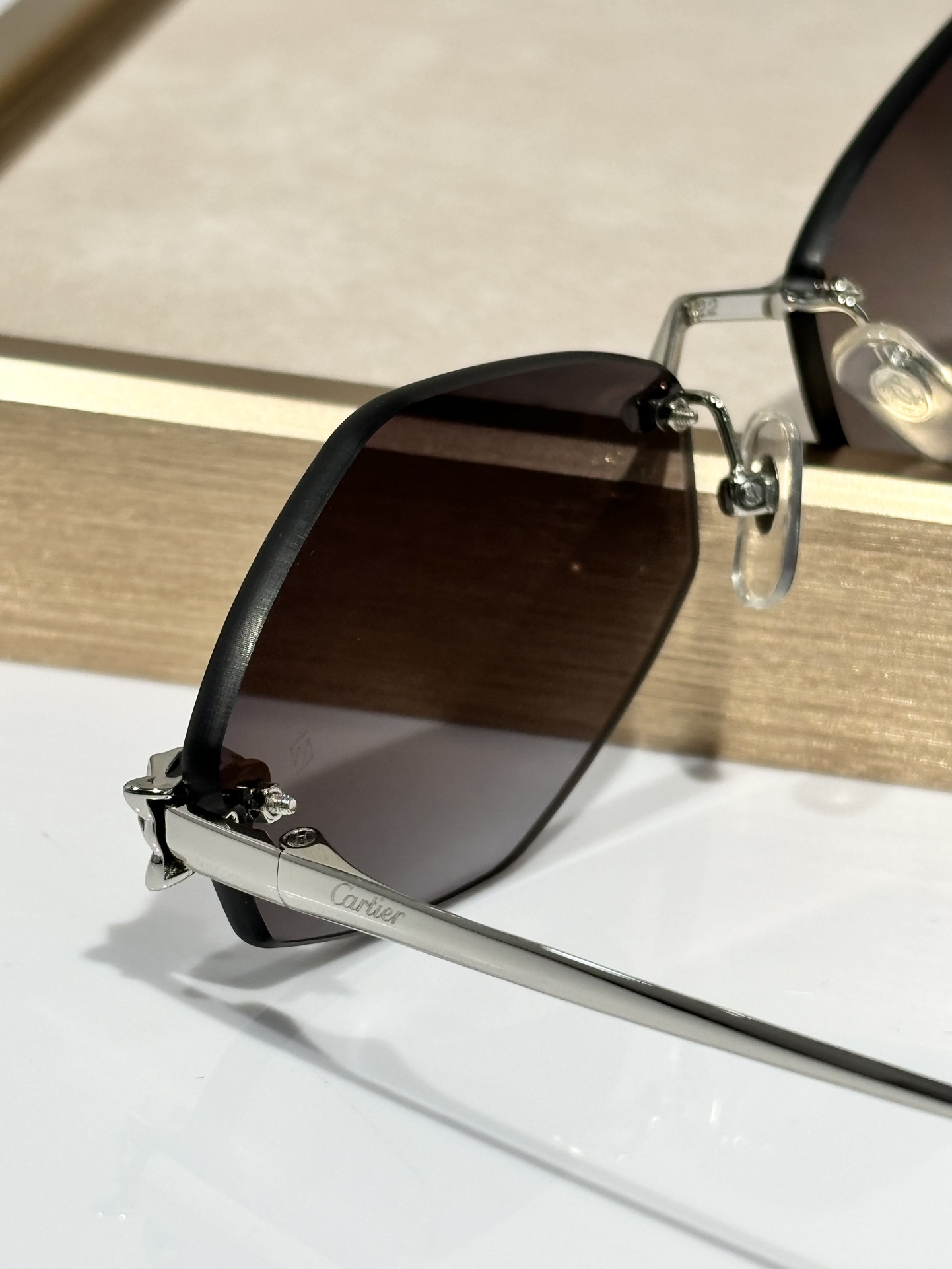  Zeiss lenses
 Cartier
Mod：CT0433S
Size：55-22--140
抛